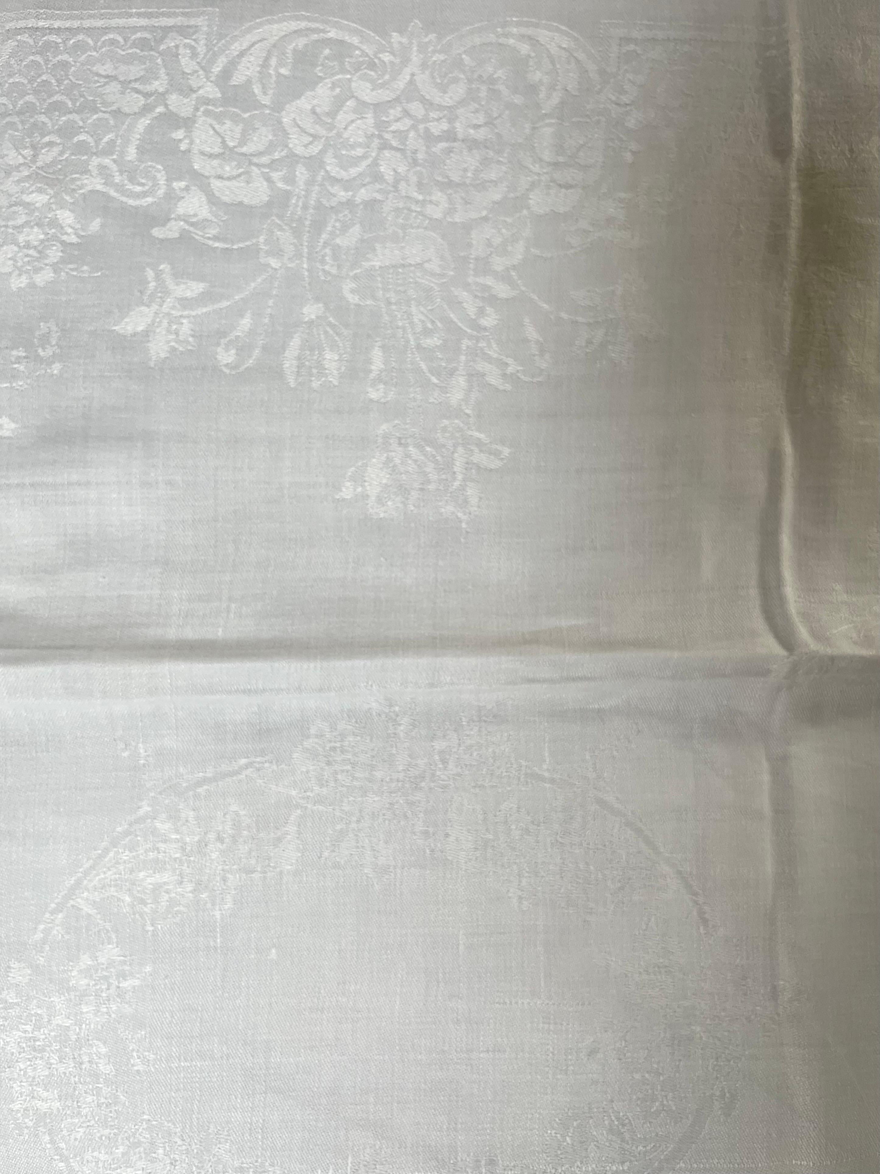 French castle service - large tablecloth & 18 napkins - Linen damask - 1900 For Sale 4