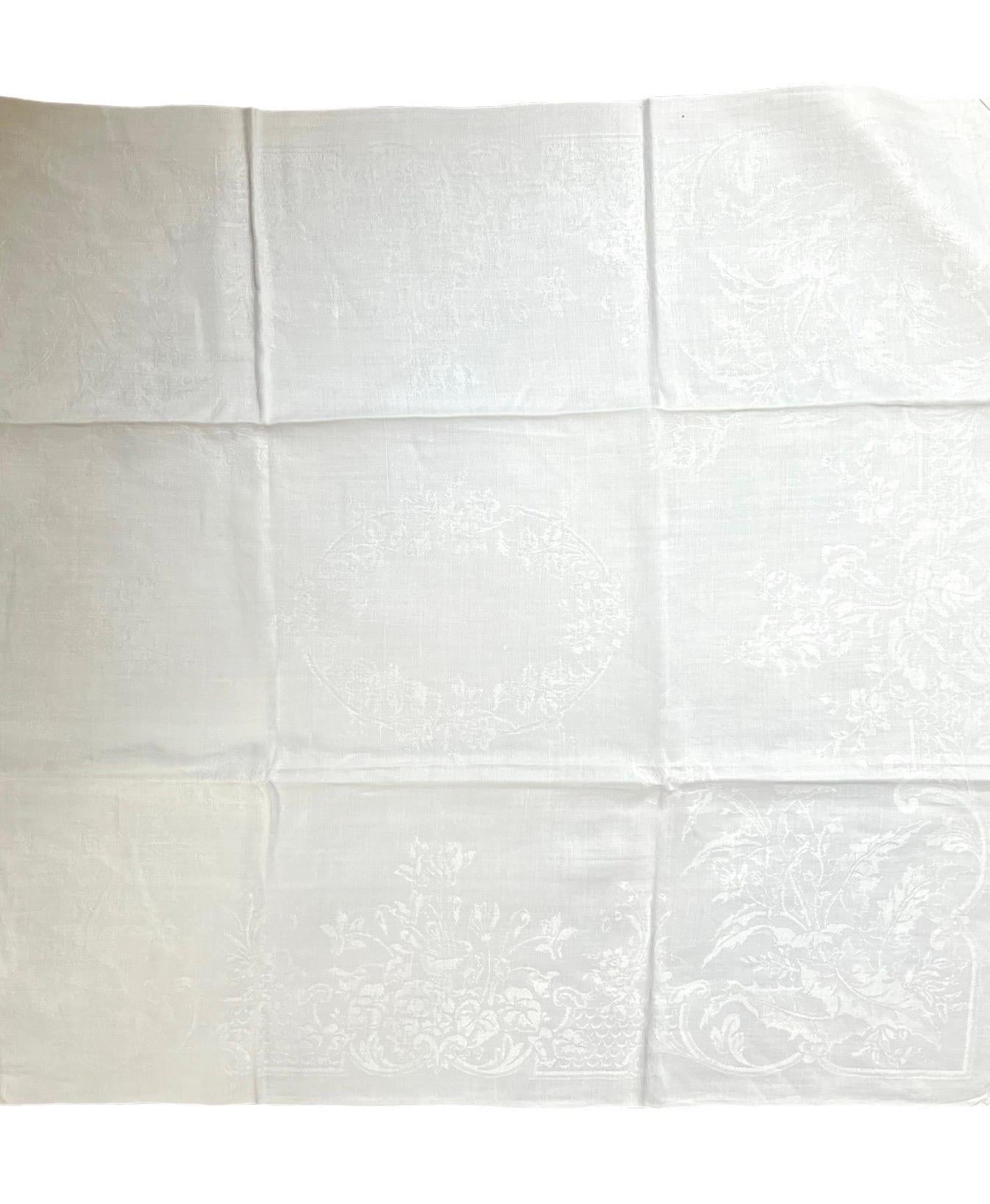 Damask French castle service - large tablecloth & 18 napkins - Linen damask - 1900 For Sale