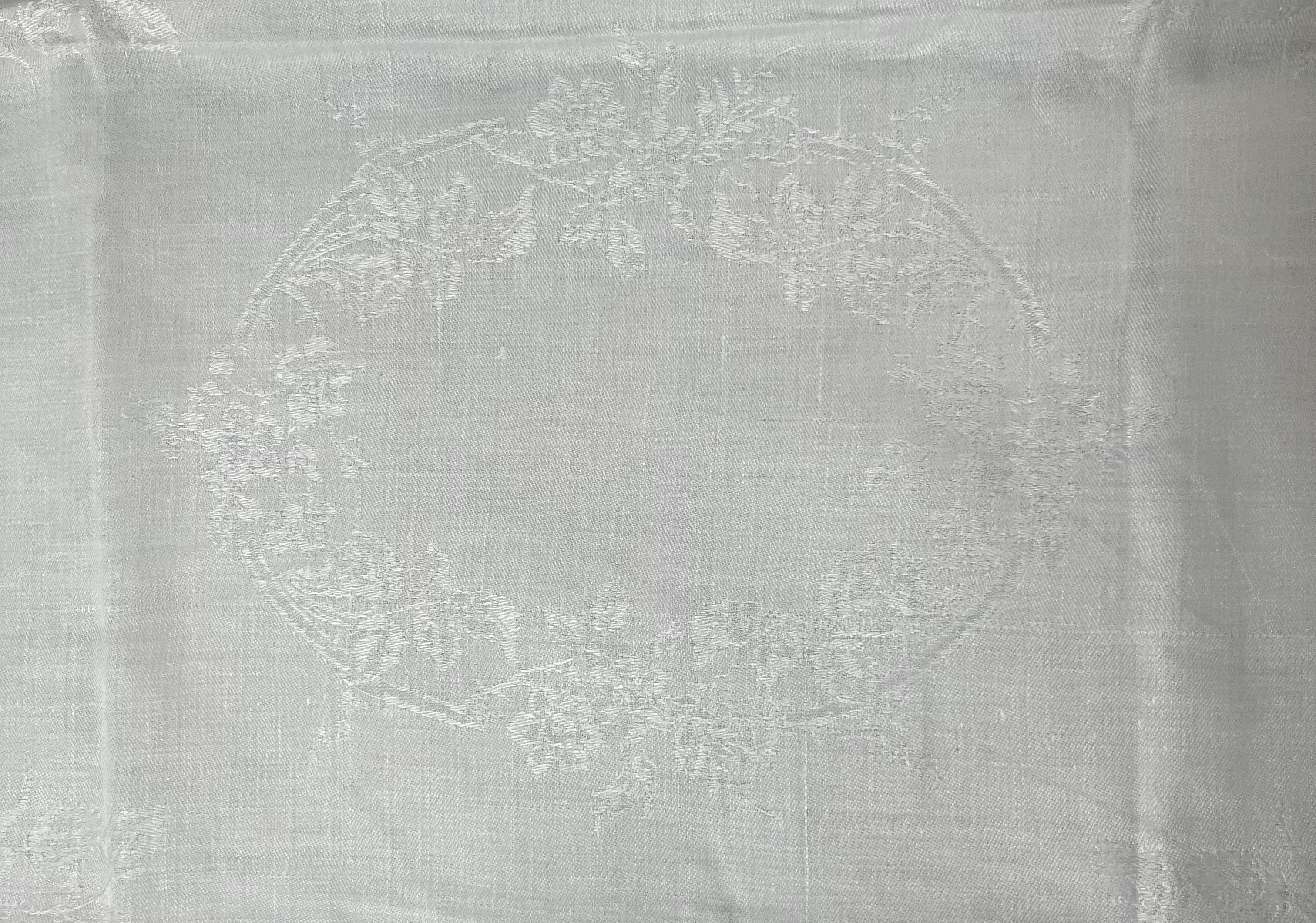 French castle service - large tablecloth & 18 napkins - Linen damask - 1900 For Sale 2