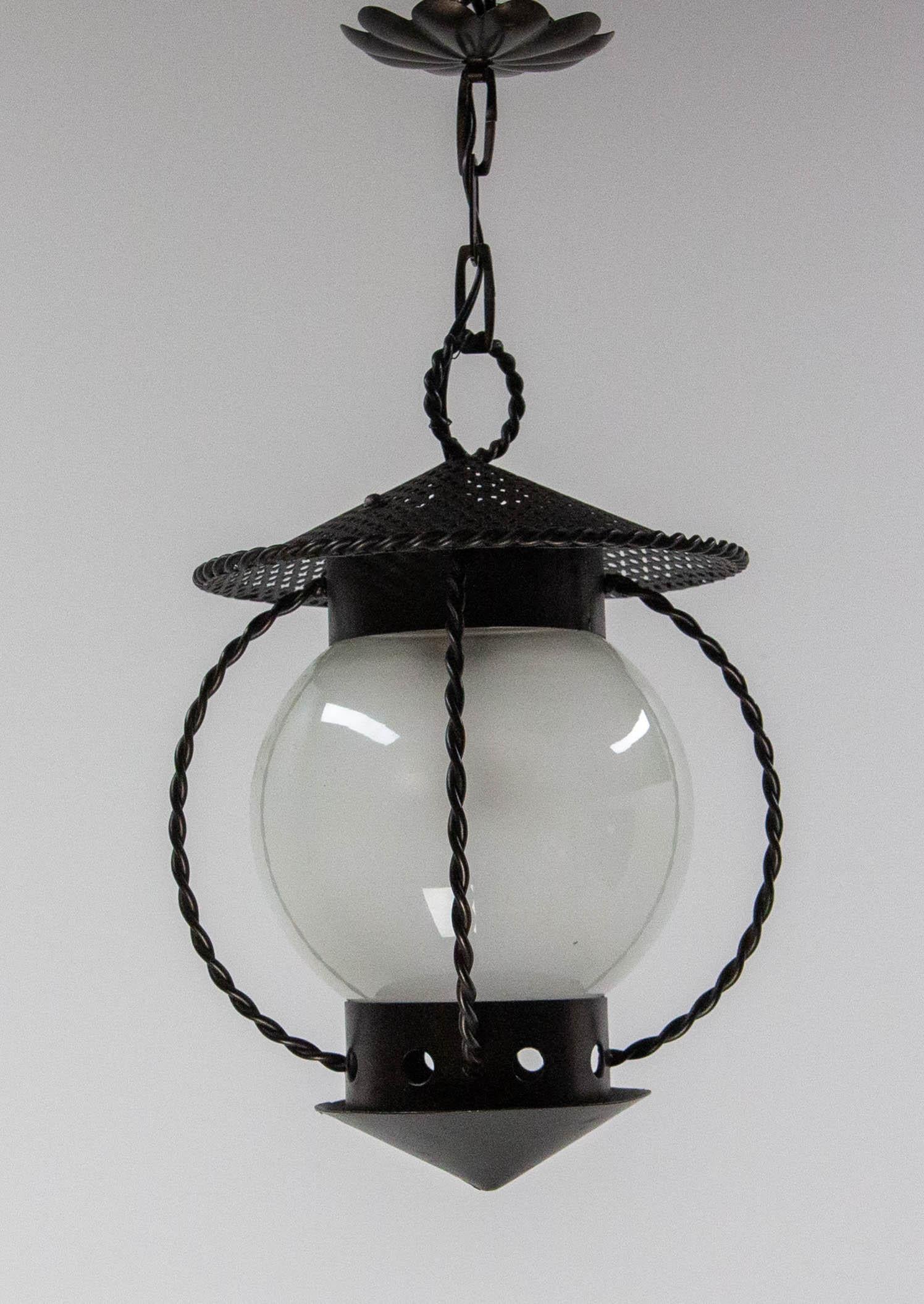 Metallo Lampada da soffitto francese in ferro e vetro in stile Mathieu Matégot Ciondolo Lustre circa 1960 in vendita