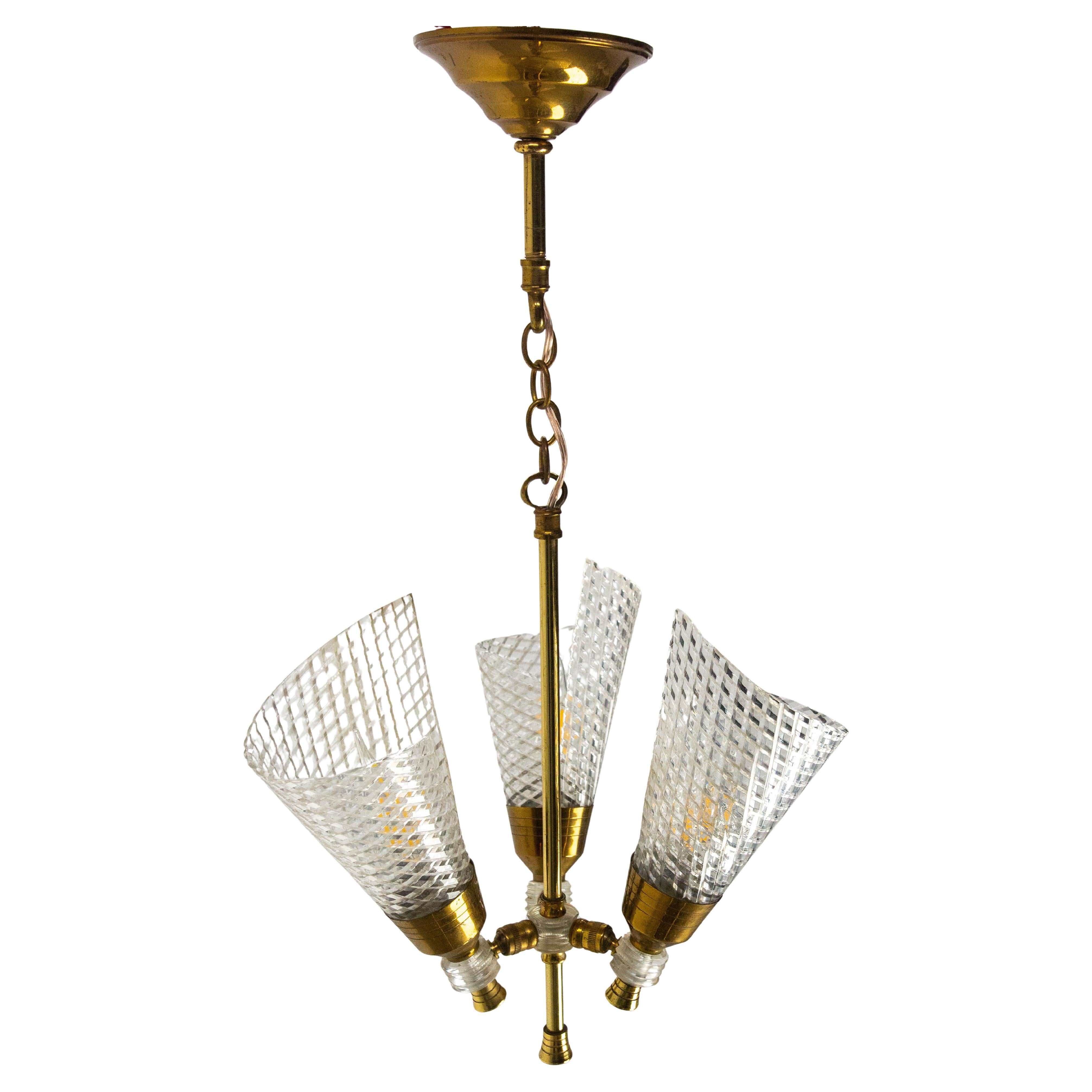 Ceiling pendant, France.
Lustre made in granulated glass and brass. Umbrella shape.
This chandelier is conform to USA and EU or UK standards.
Good condition.

Shipping : 48 / 48 / 10 cm 1.9 kg.
 
