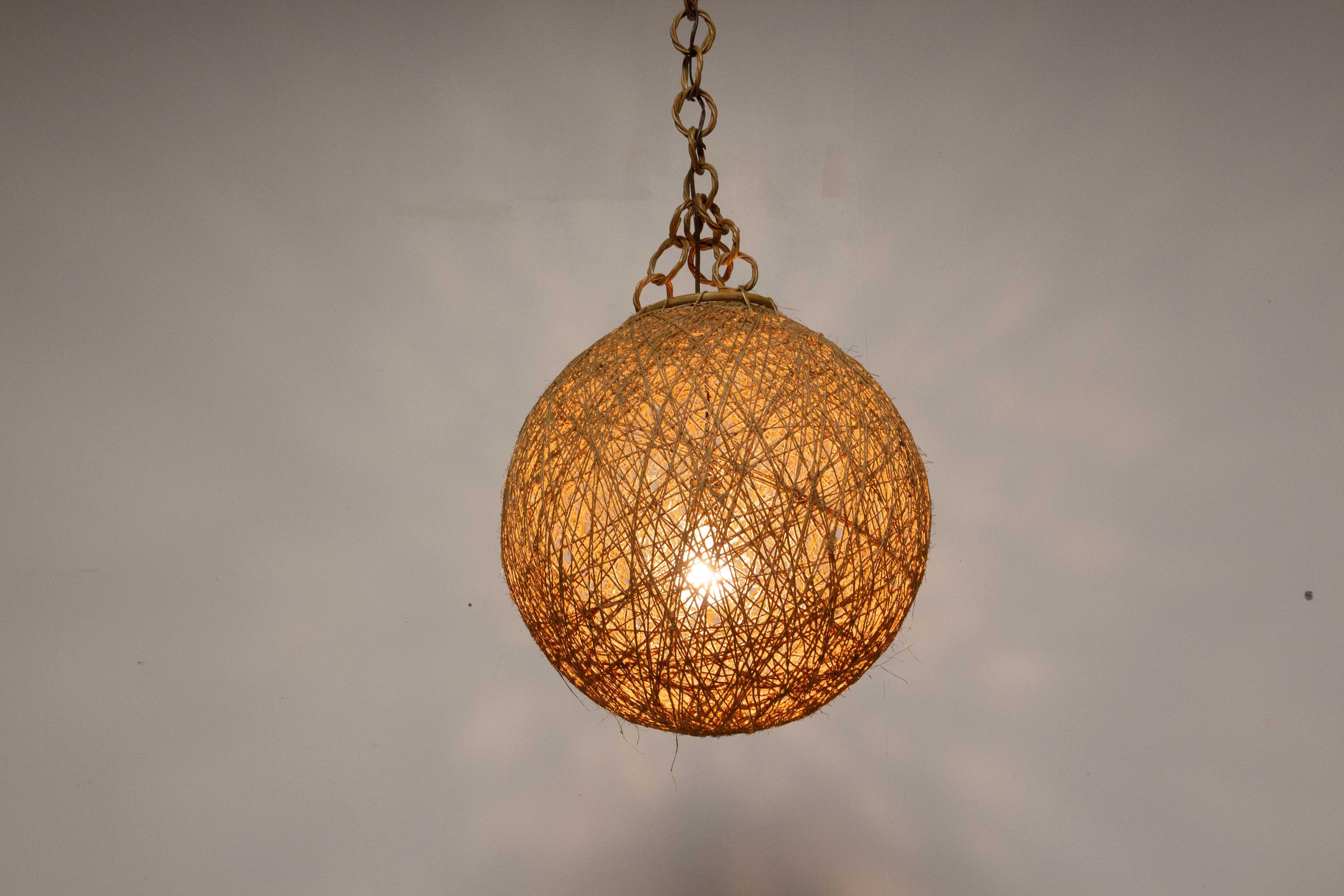 French Ceiling Pendant String and Wicker Chandelier, Lustre, circa 1970 In Good Condition For Sale In Labrit, Landes