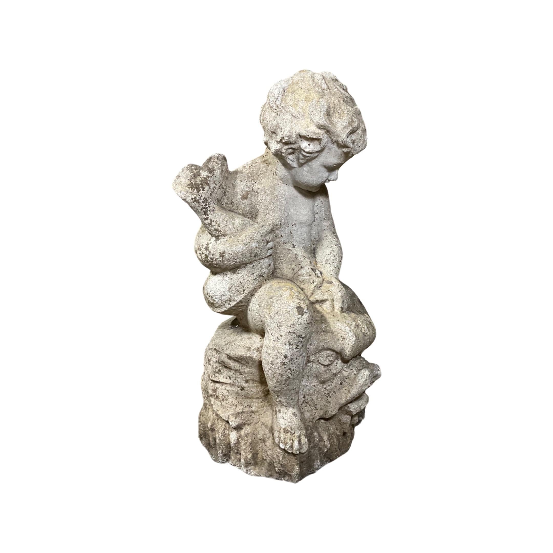 Französisch Kalkstein Cherub Fountain Water Exit (Zement) im Angebot