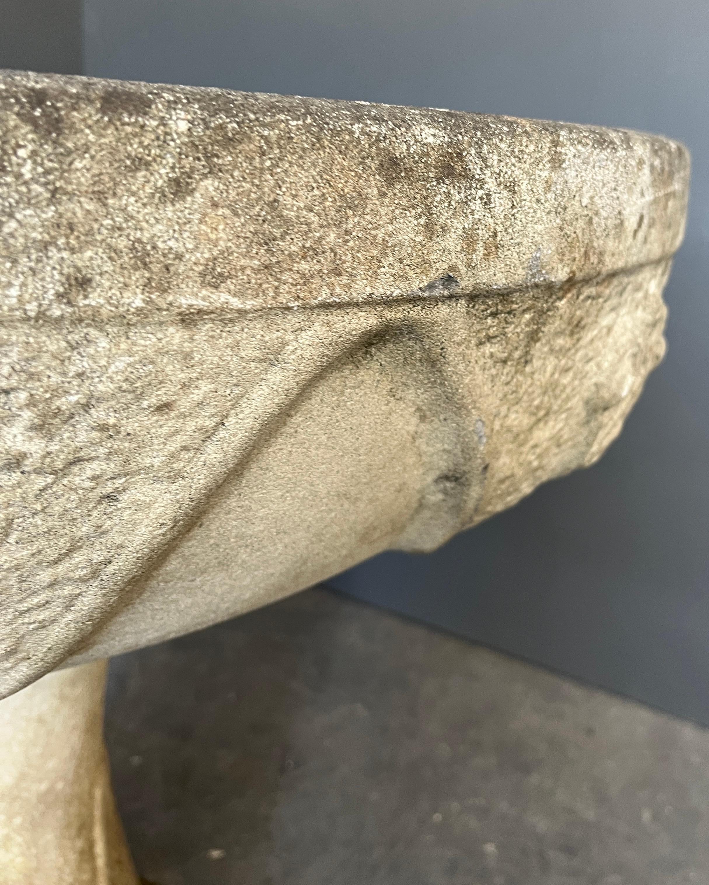Jardinera francesa con pedestal de cemento Art Decó en venta