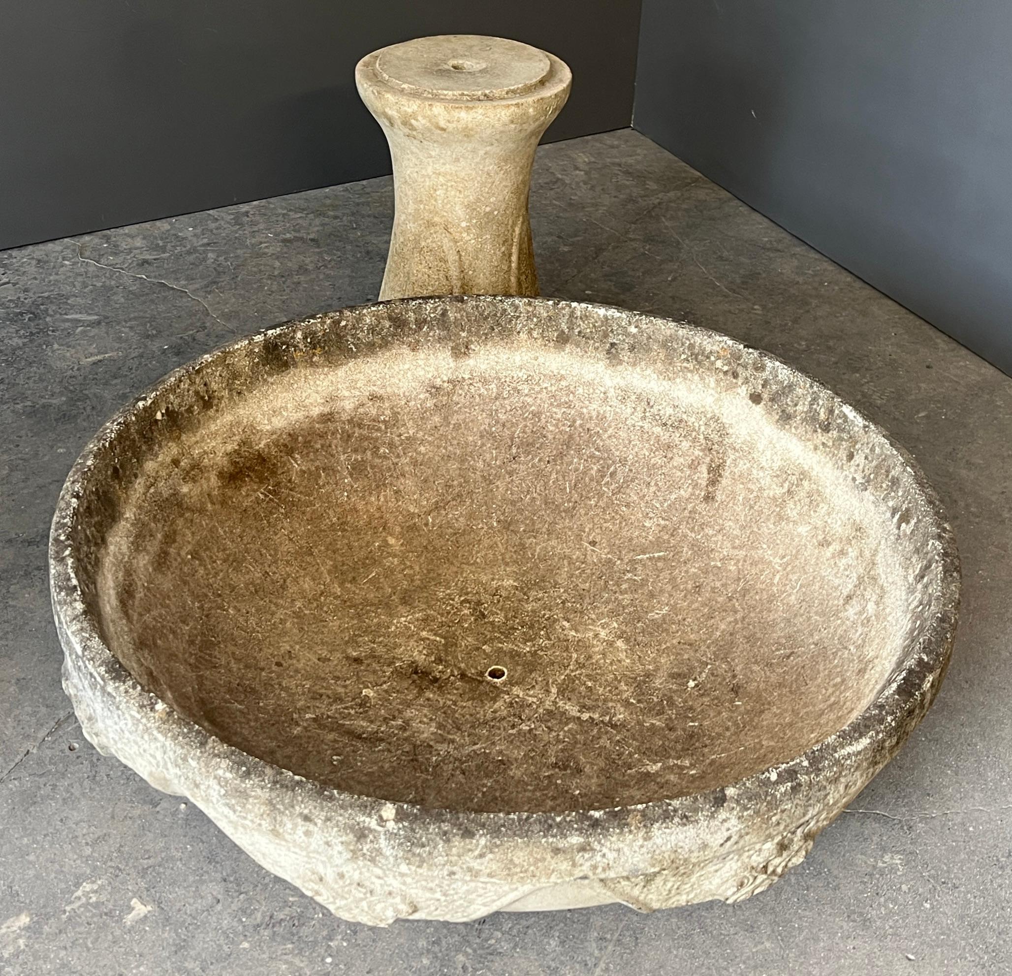 Jardinera francesa con pedestal de cemento principios del siglo XX en venta