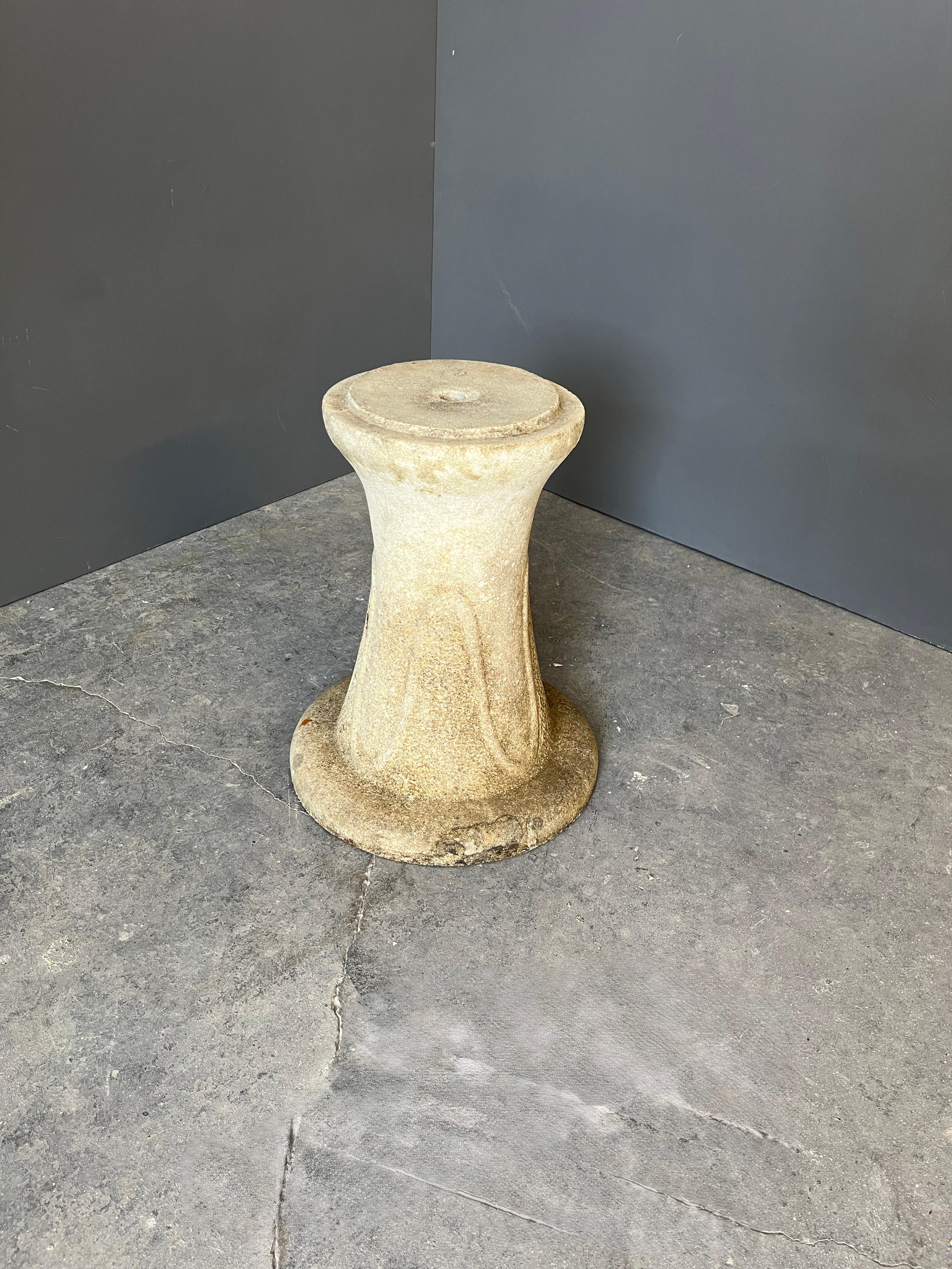 Jardinera francesa con pedestal de cemento Cemento en venta