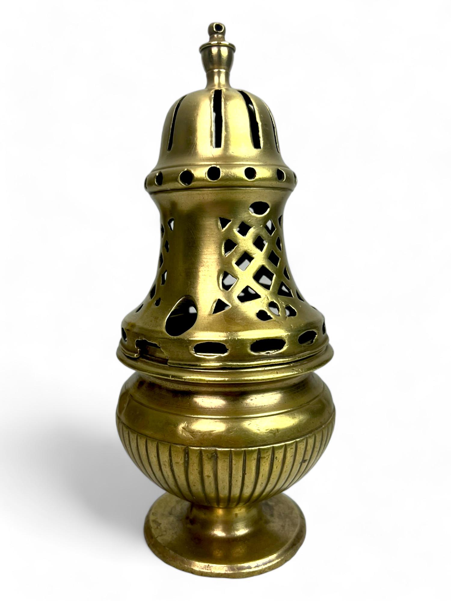 XVIIIe siècle et antérieur Encensoir / brûleur d'encens / horloge d'église / brûleur de parfum français - Bronze - 17e en vente