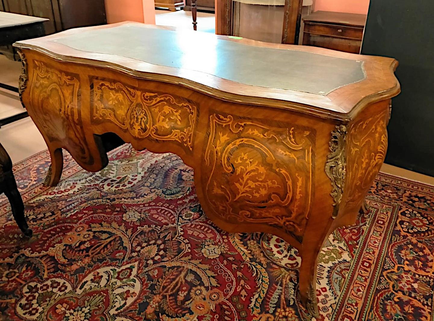 Inlay French center room desk inlaid and move top in leather and bronze profiles For Sale