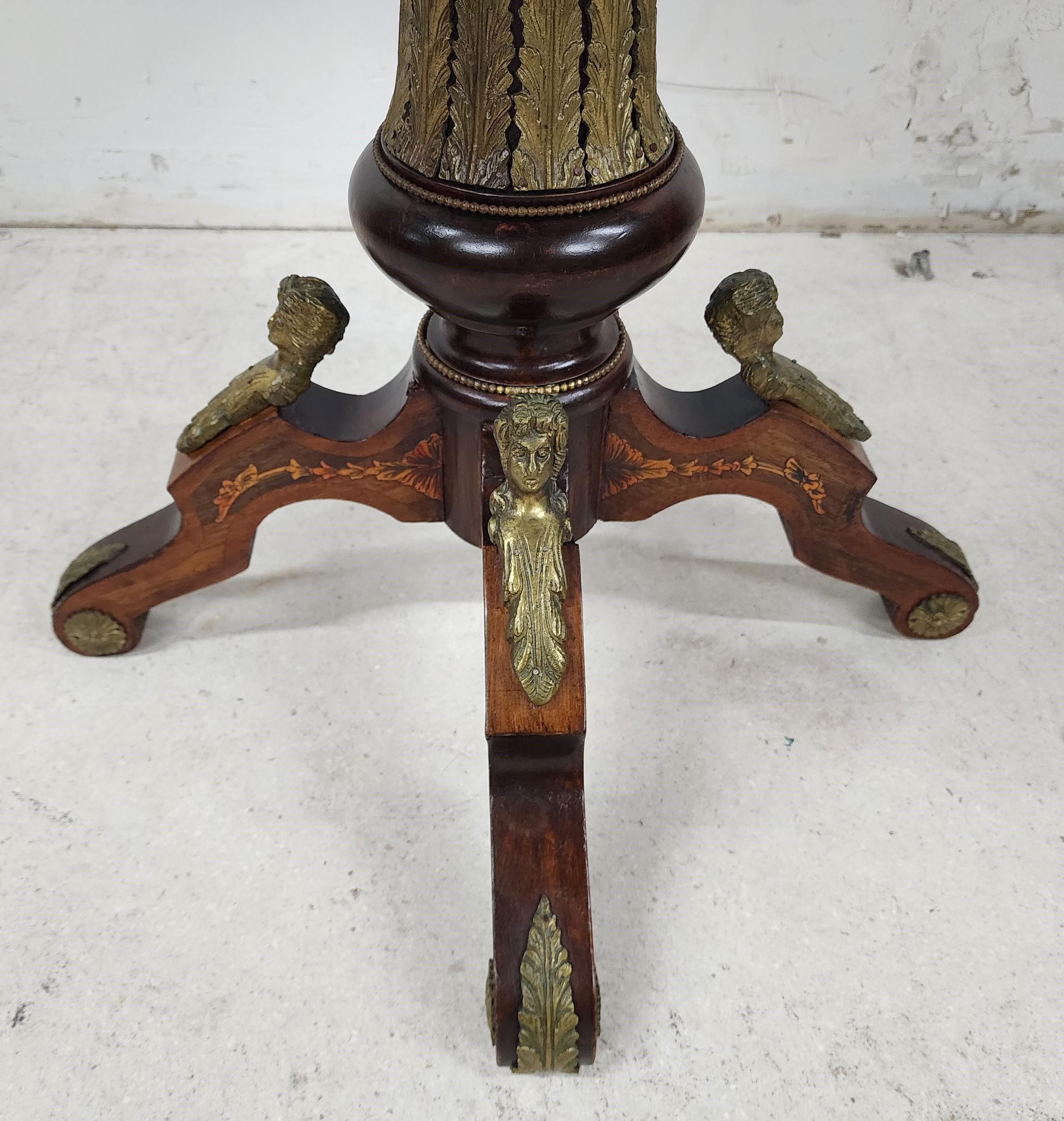 Lampe de table d'appoint française Louis XV montée en bronze doré en vente 4