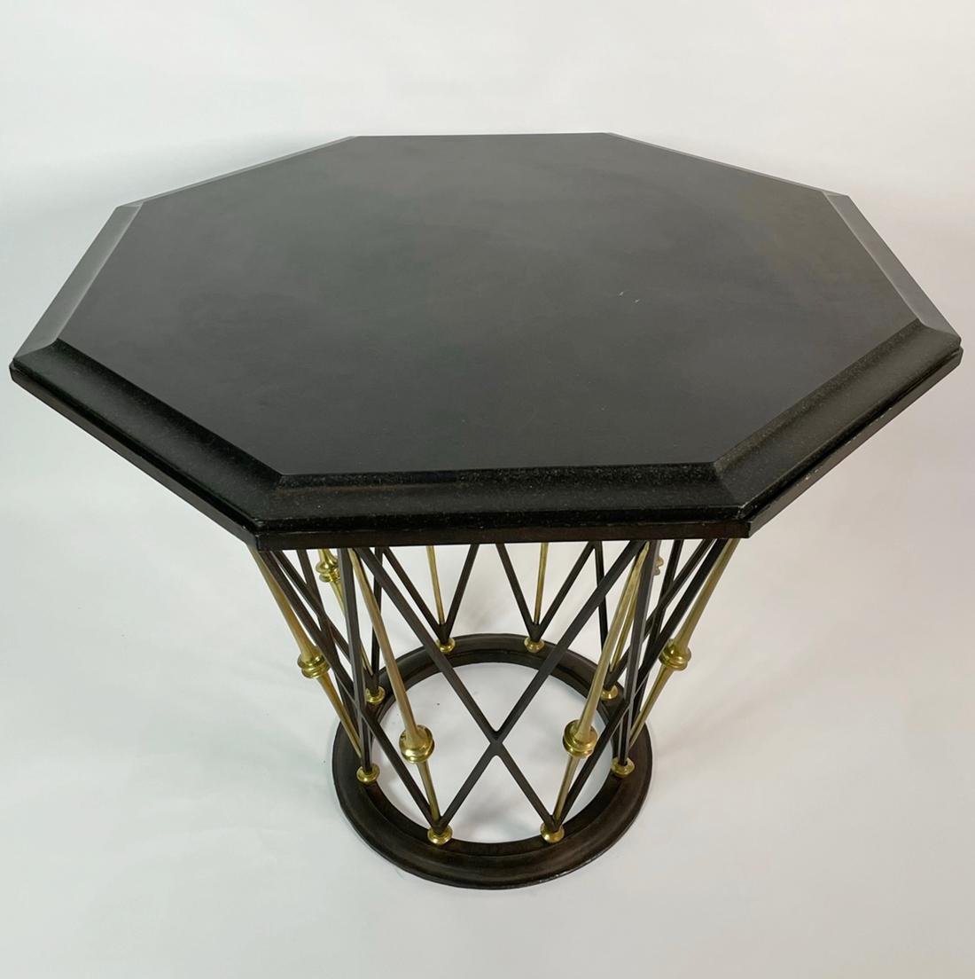 Fin du 20e siècle Table centrale française en laiton et fer forgé avec plateau octogonal en ardoise en vente