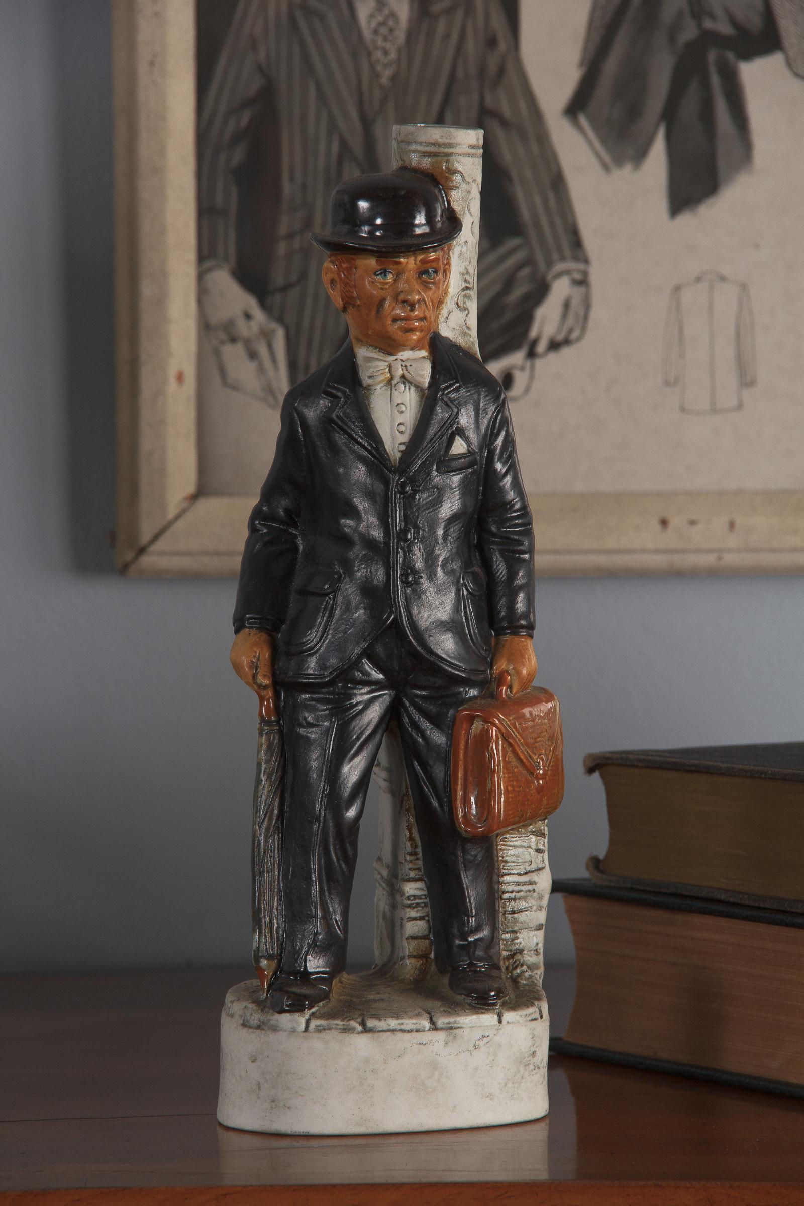 For more than one century, the Garnier liqueurs were sold to the four corners of the world in magnificent artistic bottles. This one is made of ceramic and represents a figurine of a businessman.