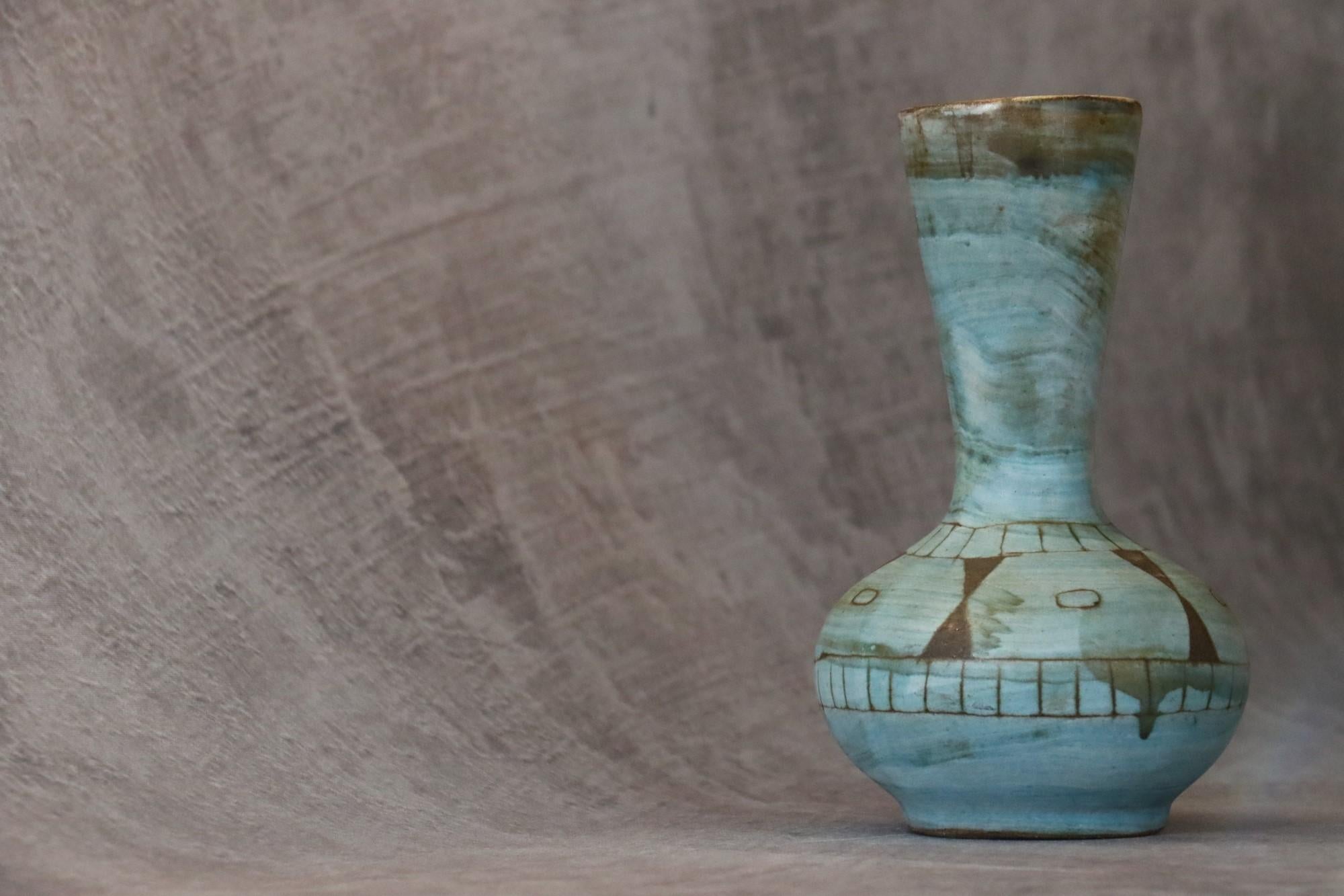 French ceramic blue and black glazed vase by Alain Maunier, Vallauris - 1970's.
Typical of Alain Maunier's creations, this blue enamelled vase is decorated with black geometric patterns. Comparable to the work of Jacques Blin, it is a beautiful