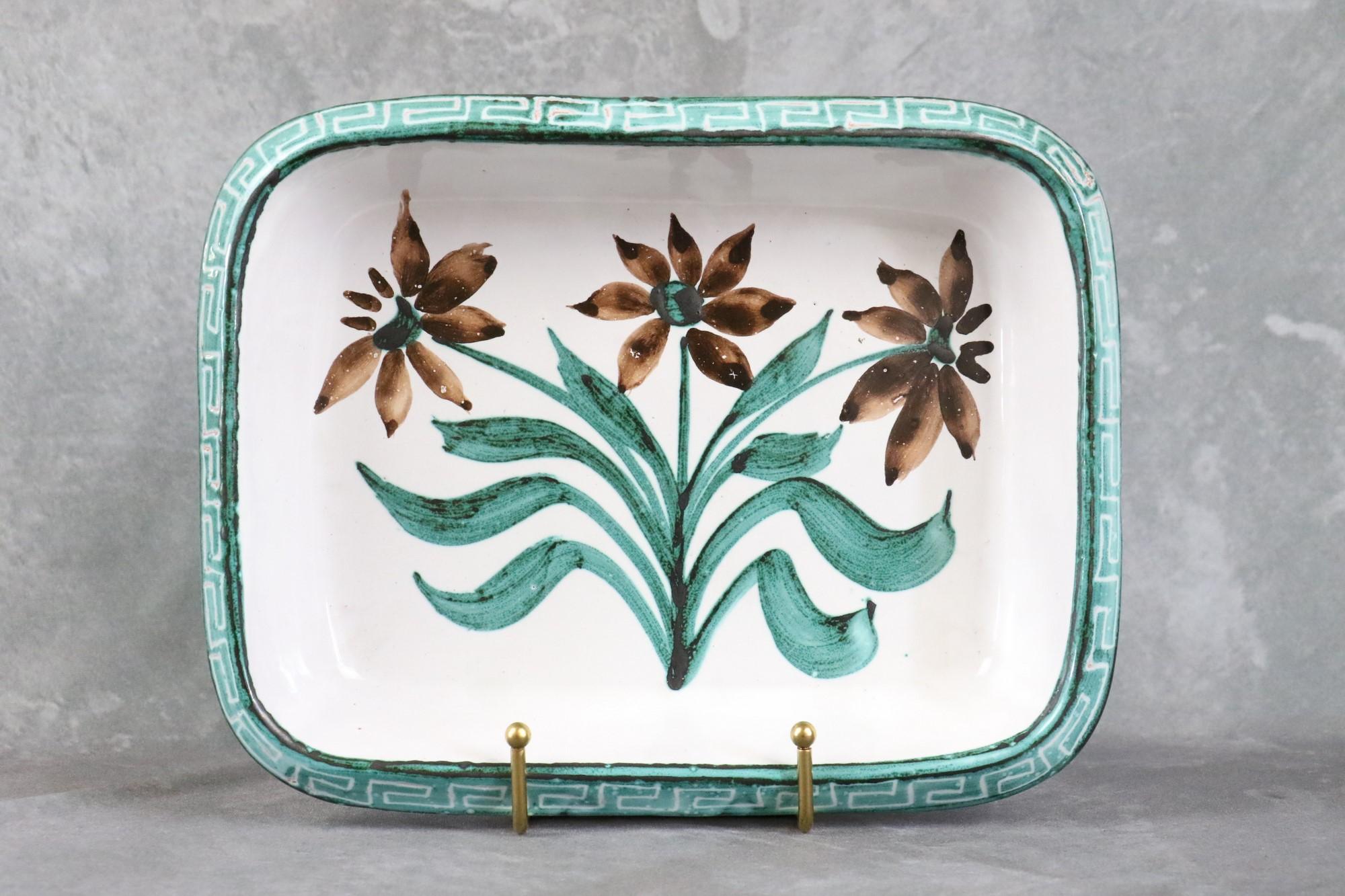French ceramic dish by Robert Picault. Signed. Vallauris, France - 1950s.

Large dish enamelled in white, brown and green tones. 
Decorated with three big flowers and geometric decorations on the edge. 
In good condition.
It is signed 
