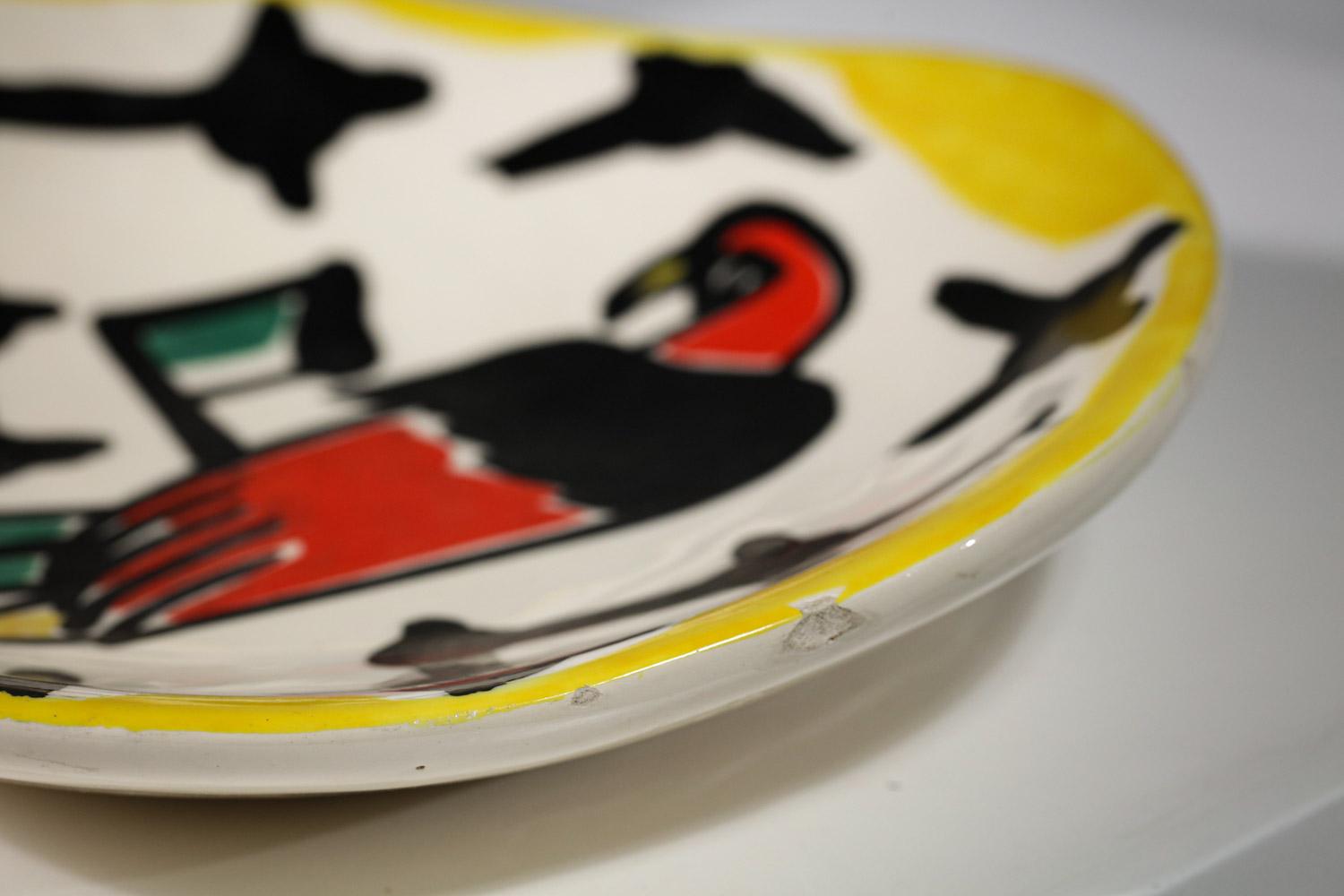 Plat en céramique français Roland Brice perroquet Fernand Leger Biot- G398 Bon état - En vente à Ternay, Auvergne-Rhône-Alpes