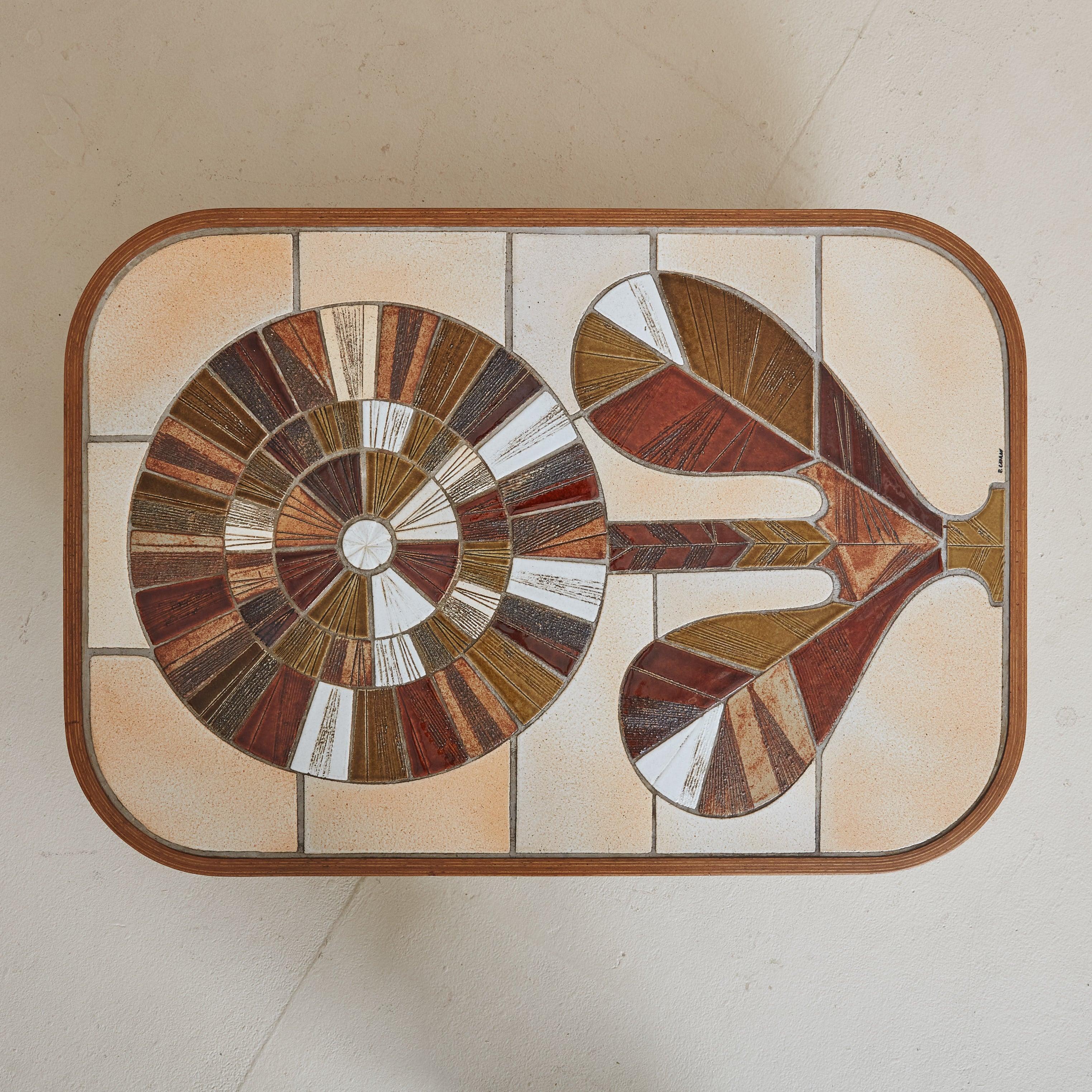Mid-Century Modern Table basse française à motifs de fleurs par Roger Capron, années 1960