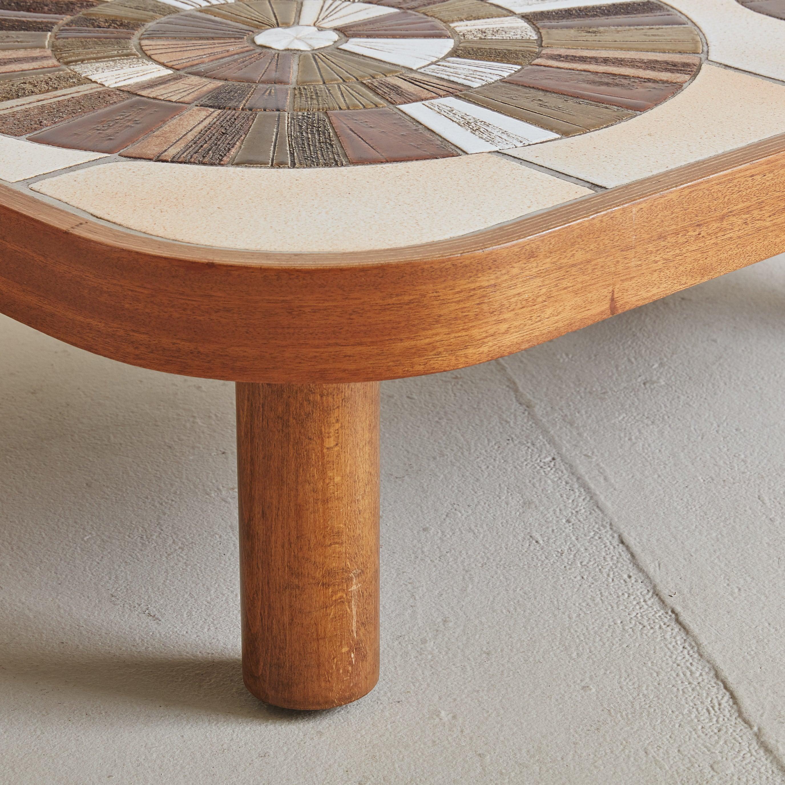 Table basse française à motifs de fleurs par Roger Capron, années 1960 1