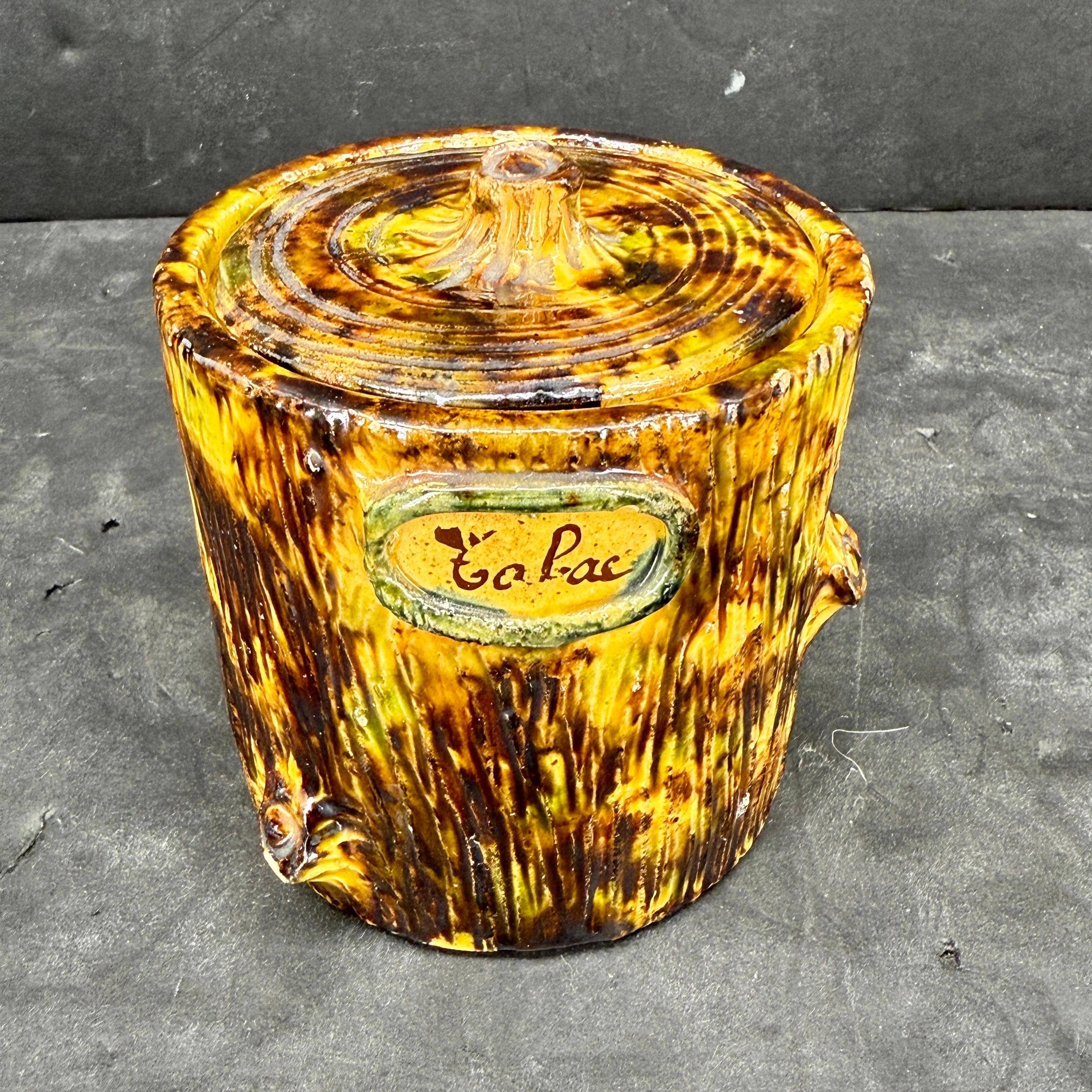 Dipinto a mano Vaso in ceramica francese smaltata Faux Boi con coperchio, anni '60 circa in vendita