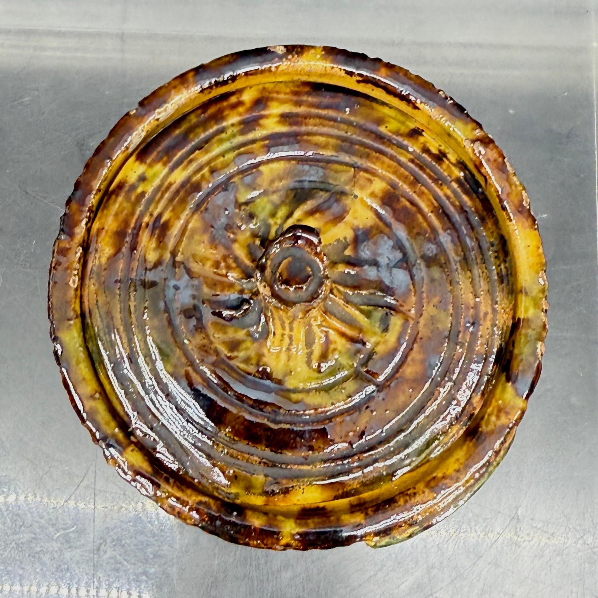 Metà XX secolo Vaso in ceramica francese smaltata Faux Boi con coperchio, anni '60 circa in vendita