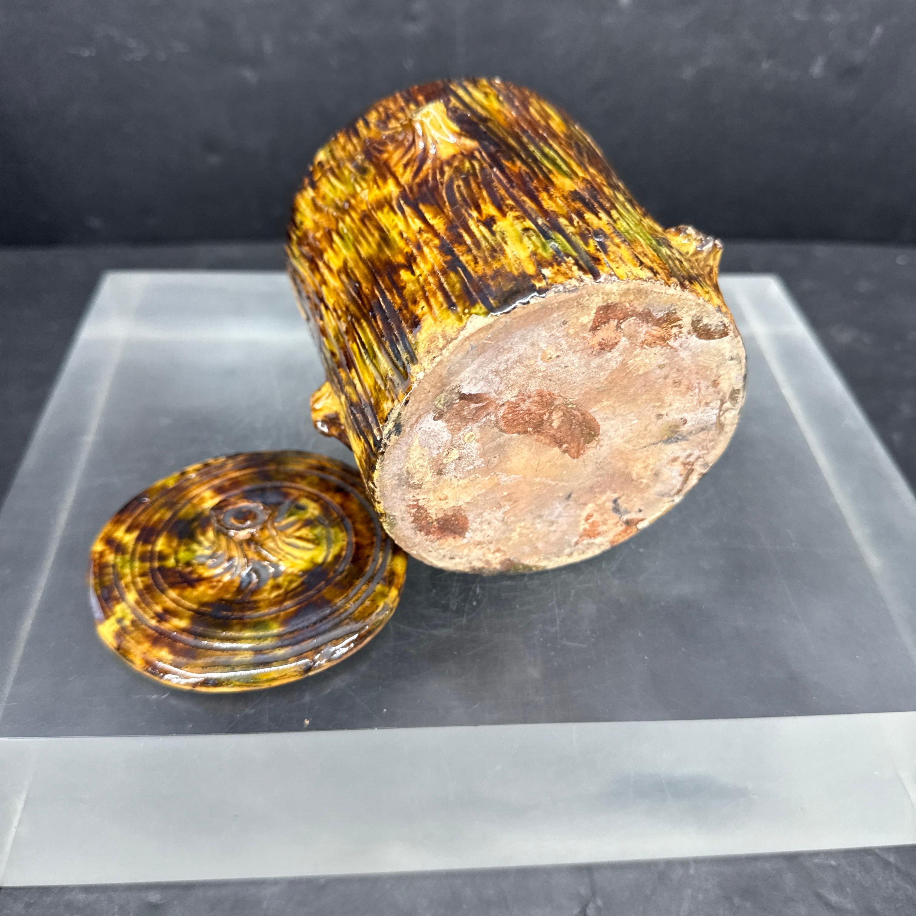 Ceramica Vaso in ceramica francese smaltata Faux Boi con coperchio, anni '60 circa in vendita