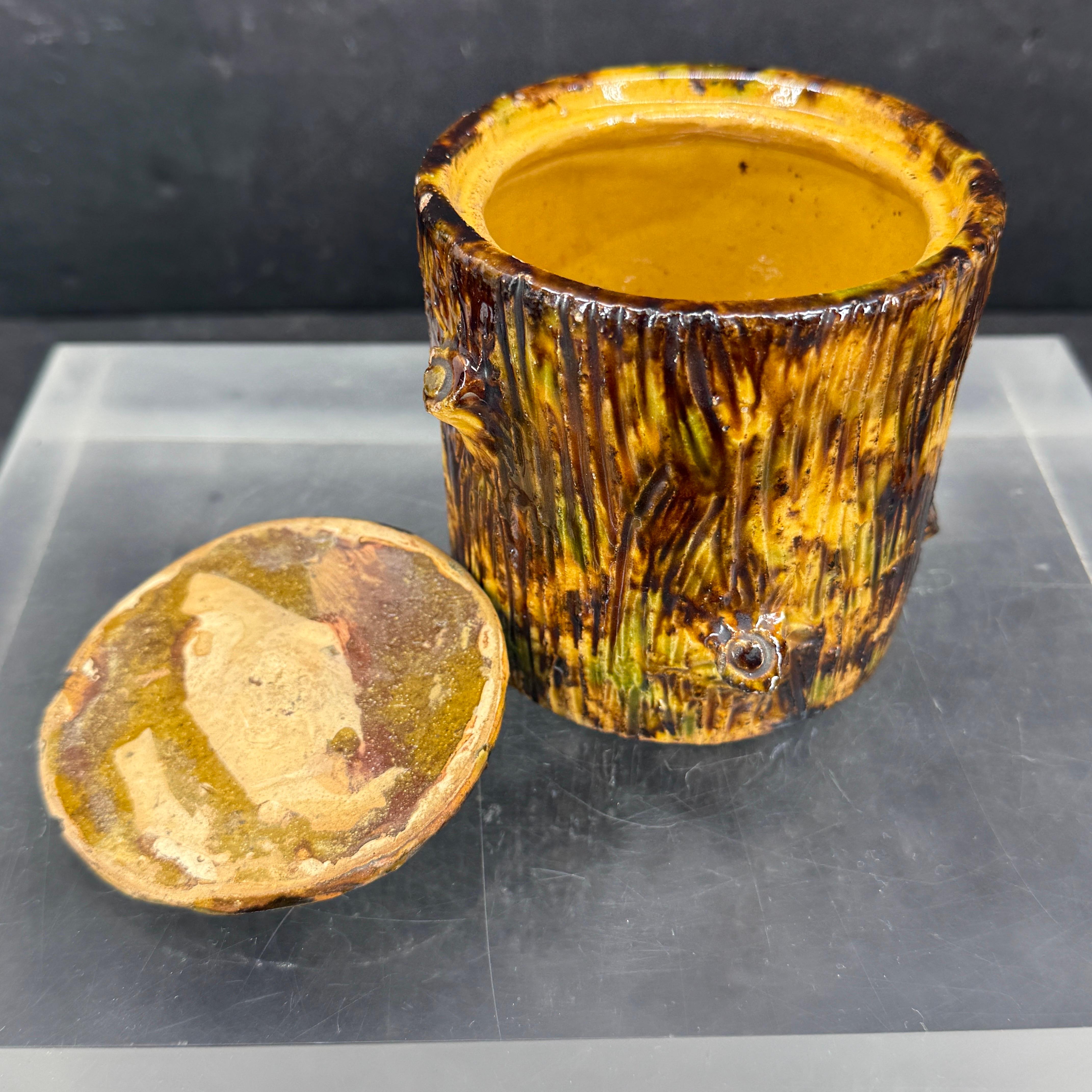 Vaso in ceramica francese smaltata Faux Boi con coperchio, anni '60 circa in vendita 1