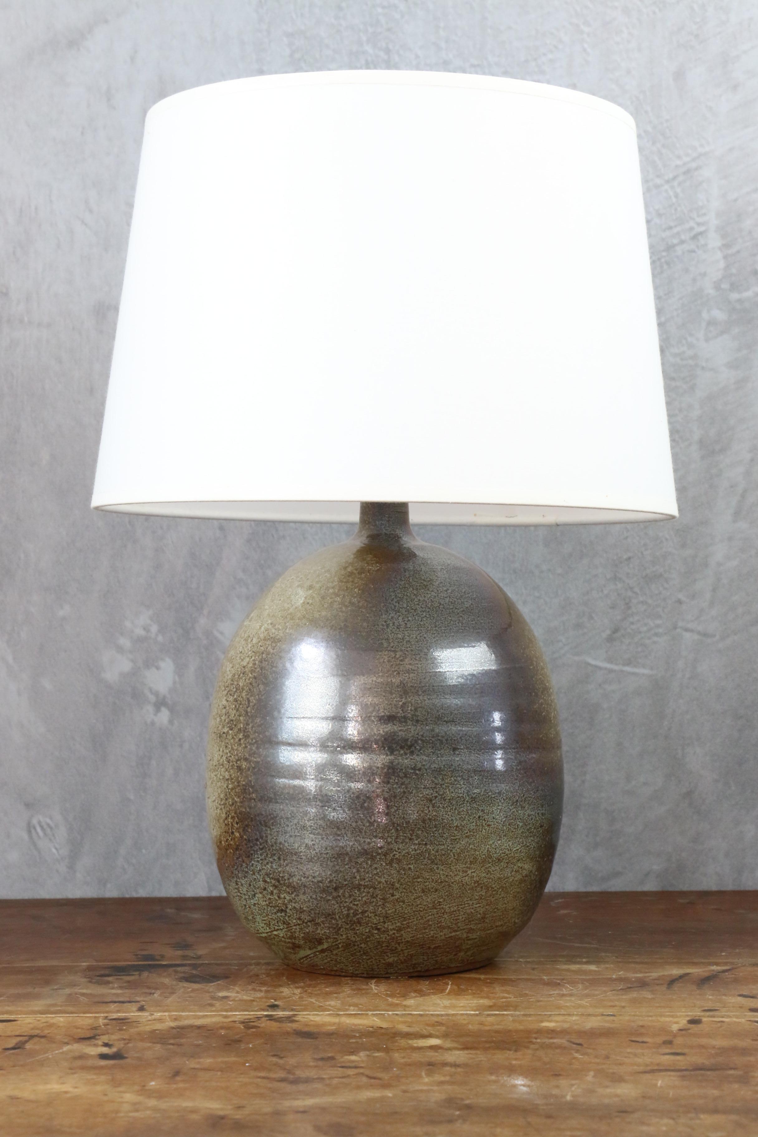 Brown ceramic lamp by Roland Zobel, France, 1960, era Capron, Jouve, Ruelland

Lovely ceramic lamp by the french ceramist Roland Zobel.
The two tones enamel is very beautiful, shiny and soft to the touch. One side of the lamp is light beige, the