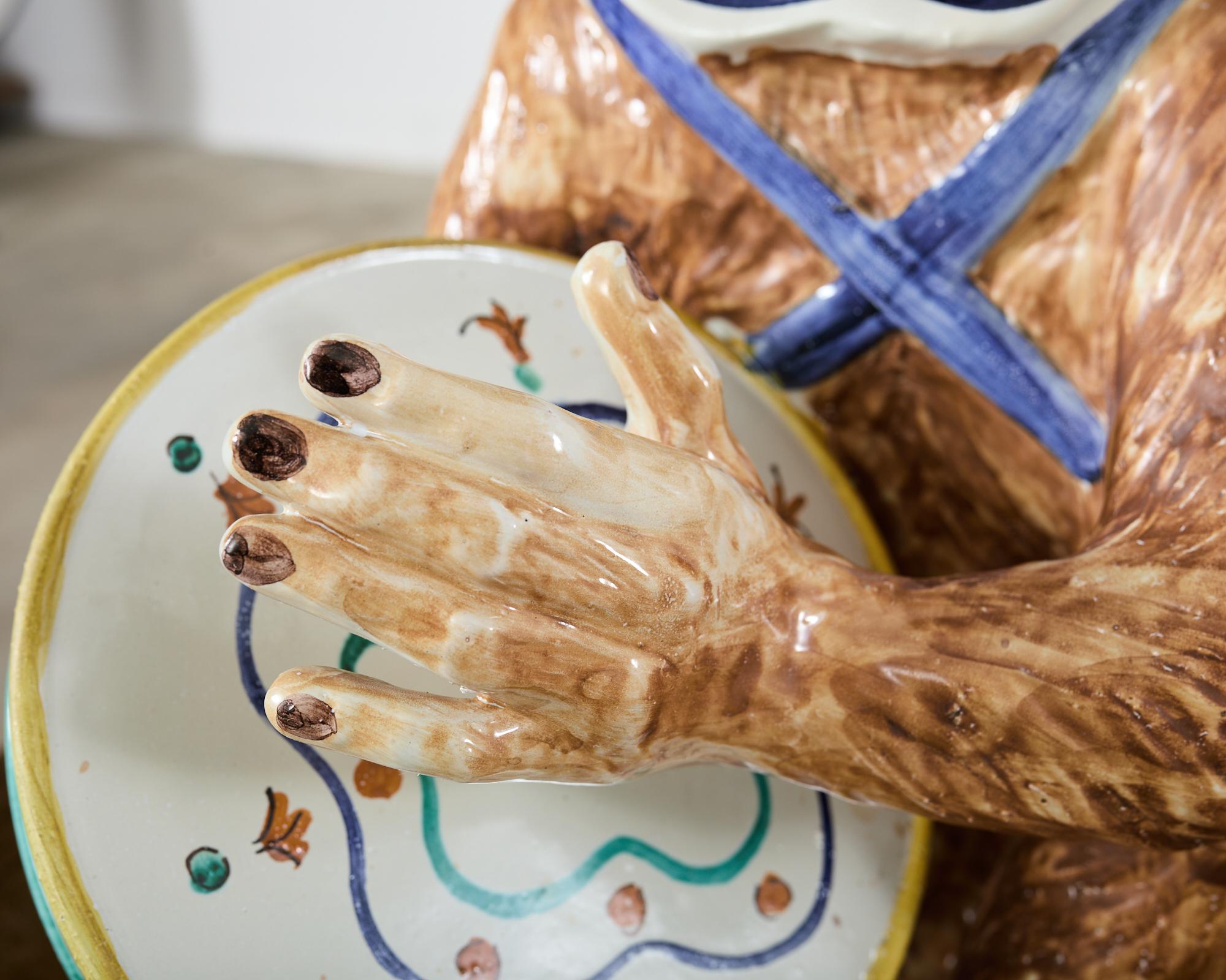 Französische Keramik-Majolika-Skulptur eines Affen, der Tambourine spielt, aus Keramik im Angebot 5