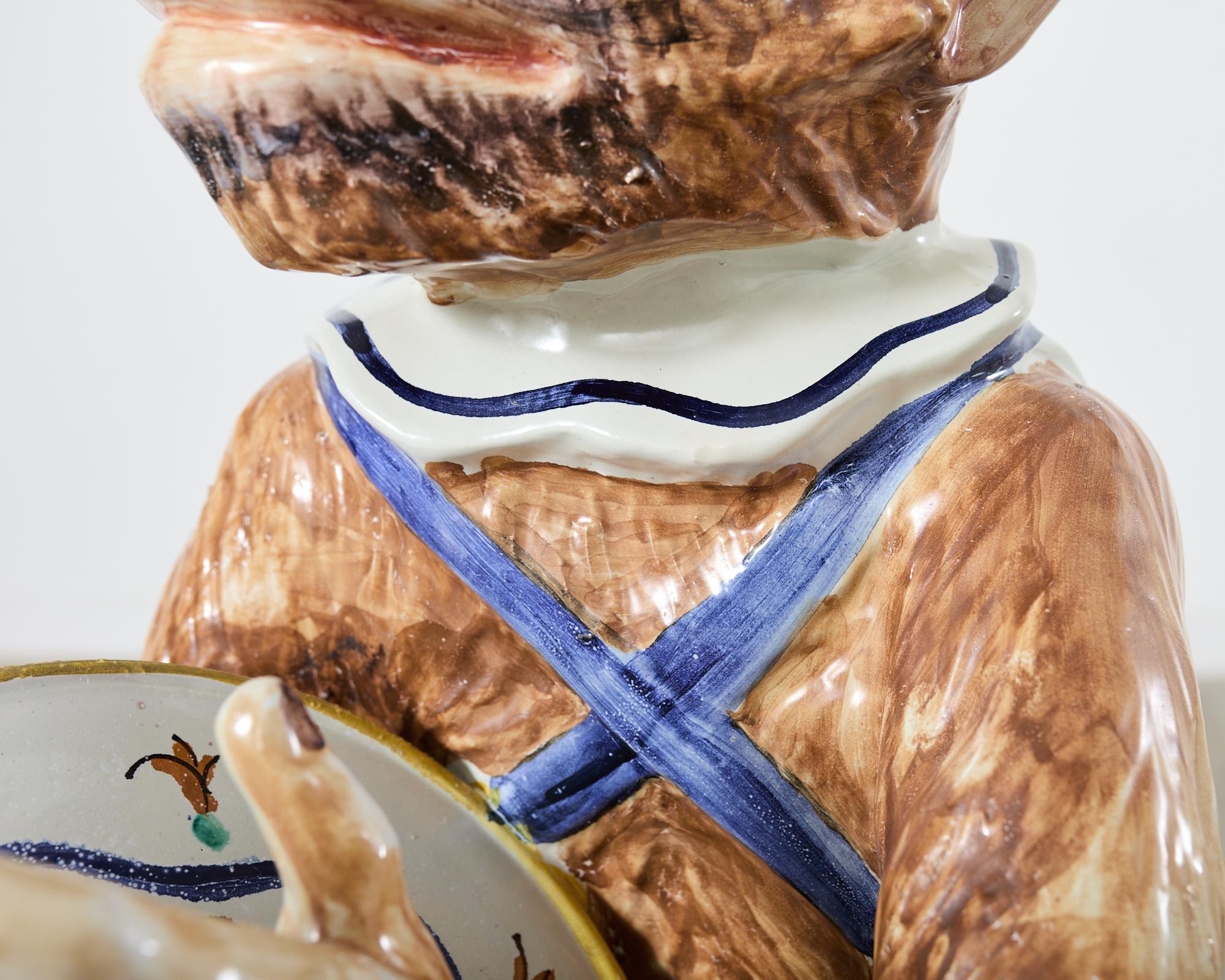 Französische Keramik-Majolika-Skulptur eines Affen, der Tambourine spielt, aus Keramik im Angebot 7