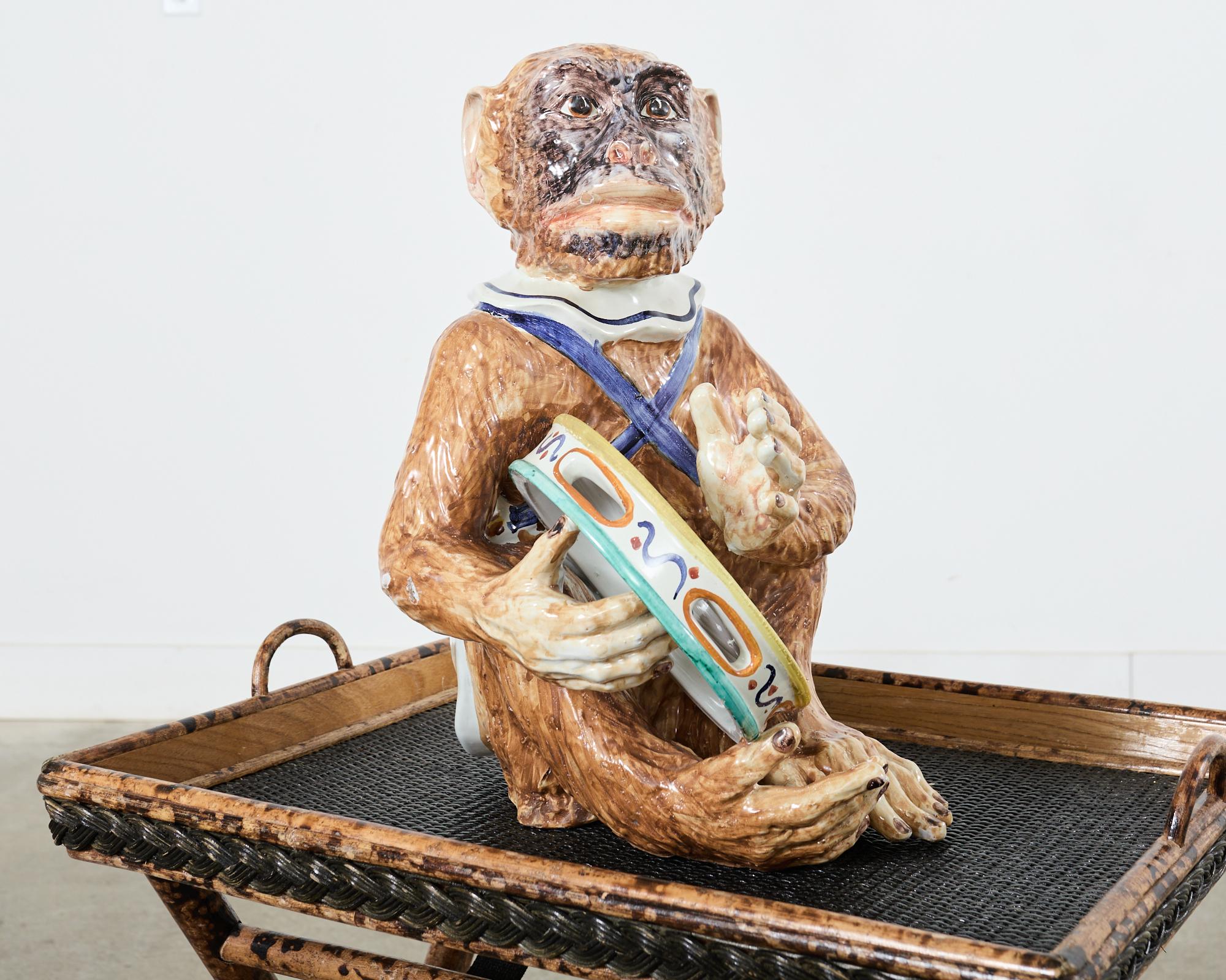 Mid-Century Modern Sculpture française en céramique représentant un singe jouant du tambourin en vente