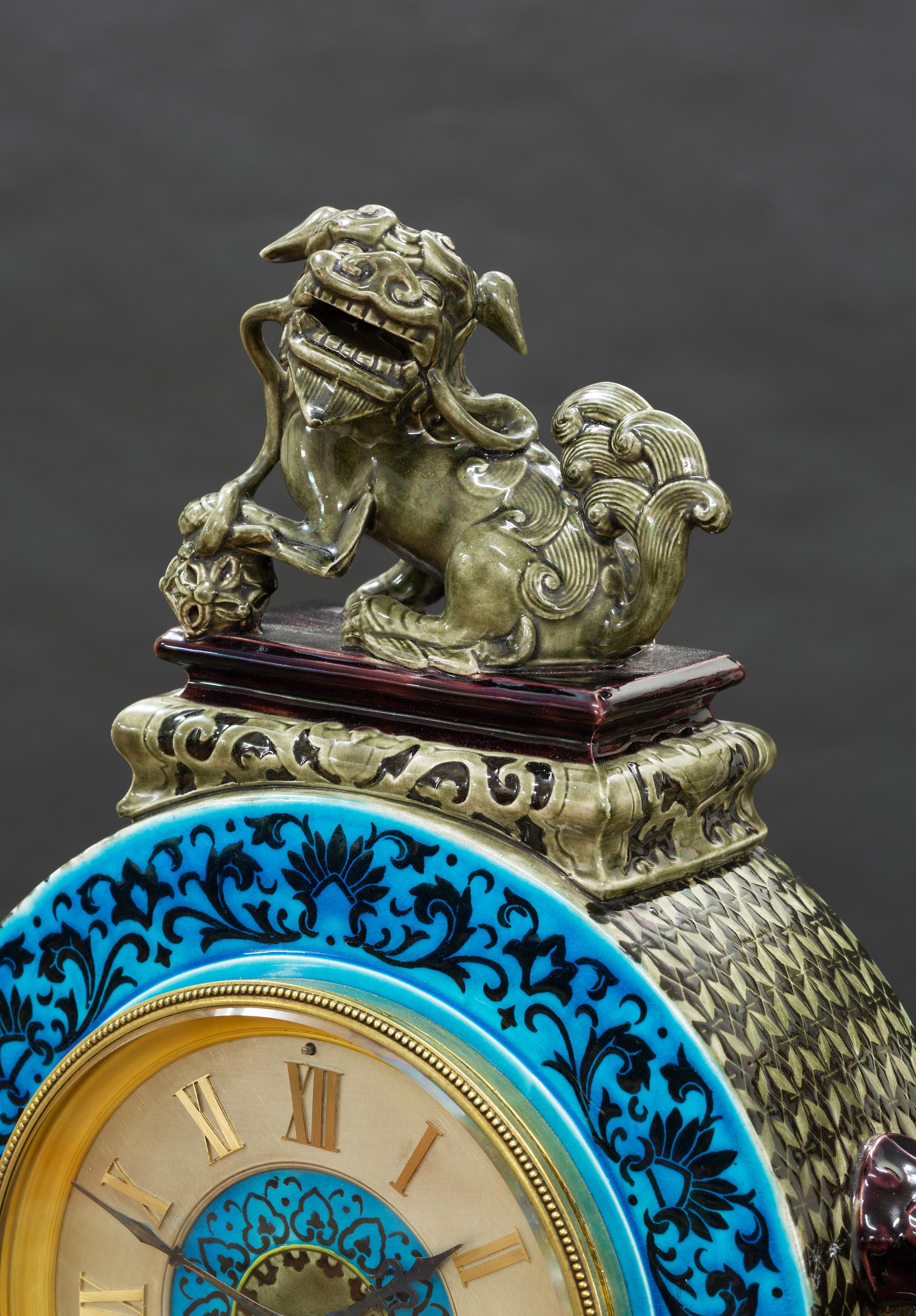 Französische Kaminuhr aus Keramik mit chinesischer Dekoration im Angebot 2