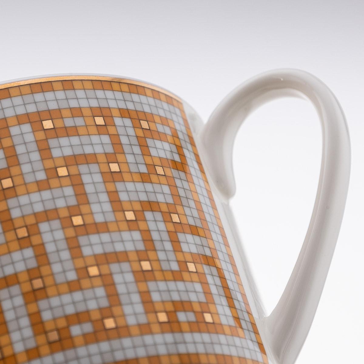 Paire de tasses et soucoupes en céramique Mosaique AU 24 Gold By Hermes 1