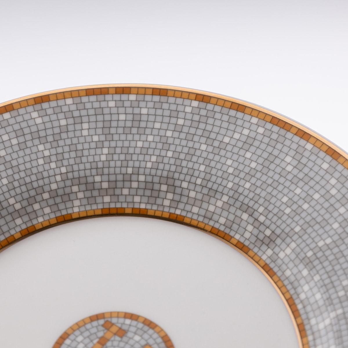 Paire de tasses et soucoupes en céramique Mosaique AU 24 Gold By Hermes 6