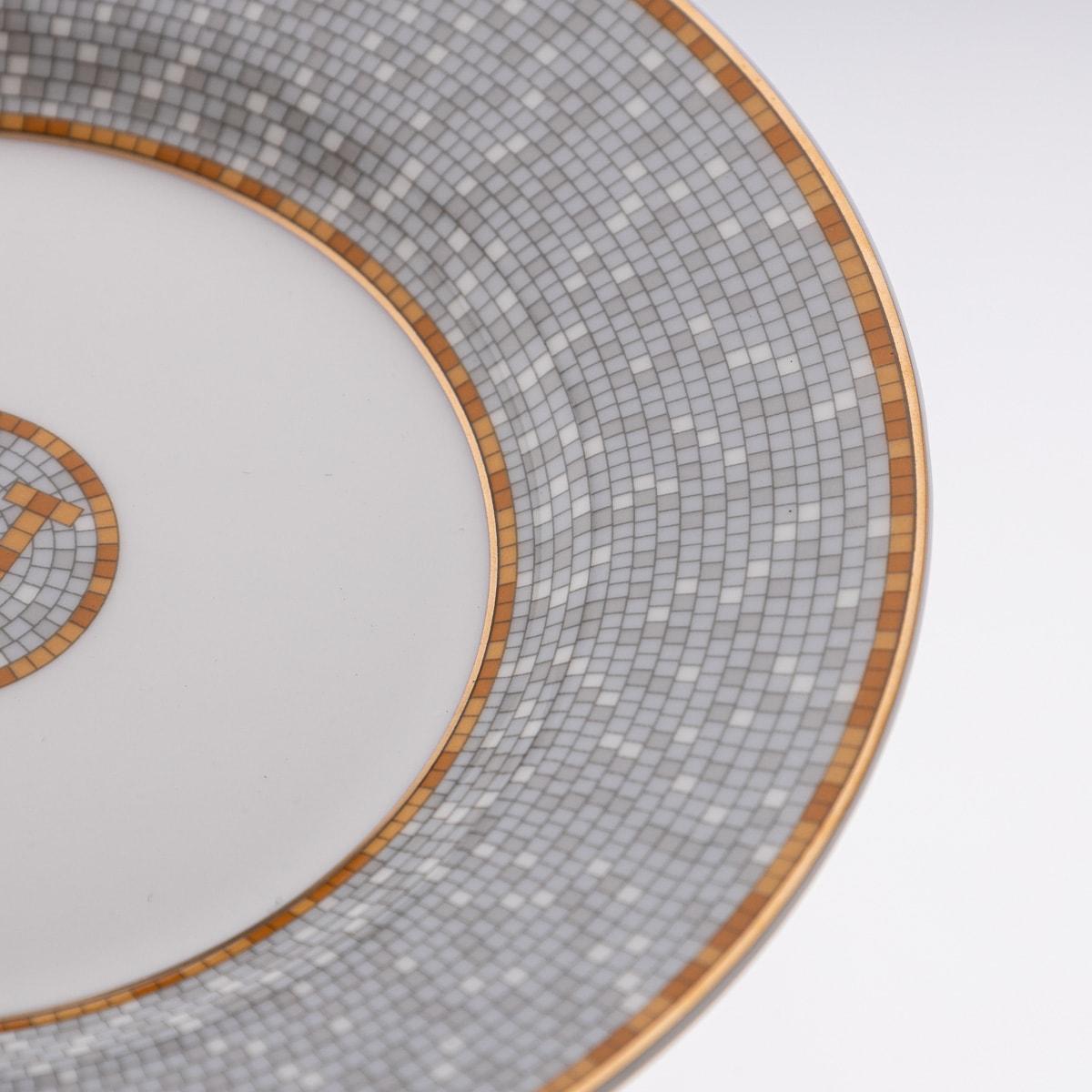 Paire de tasses et soucoupes en céramique Mosaique AU 24 Gold By Hermes 7