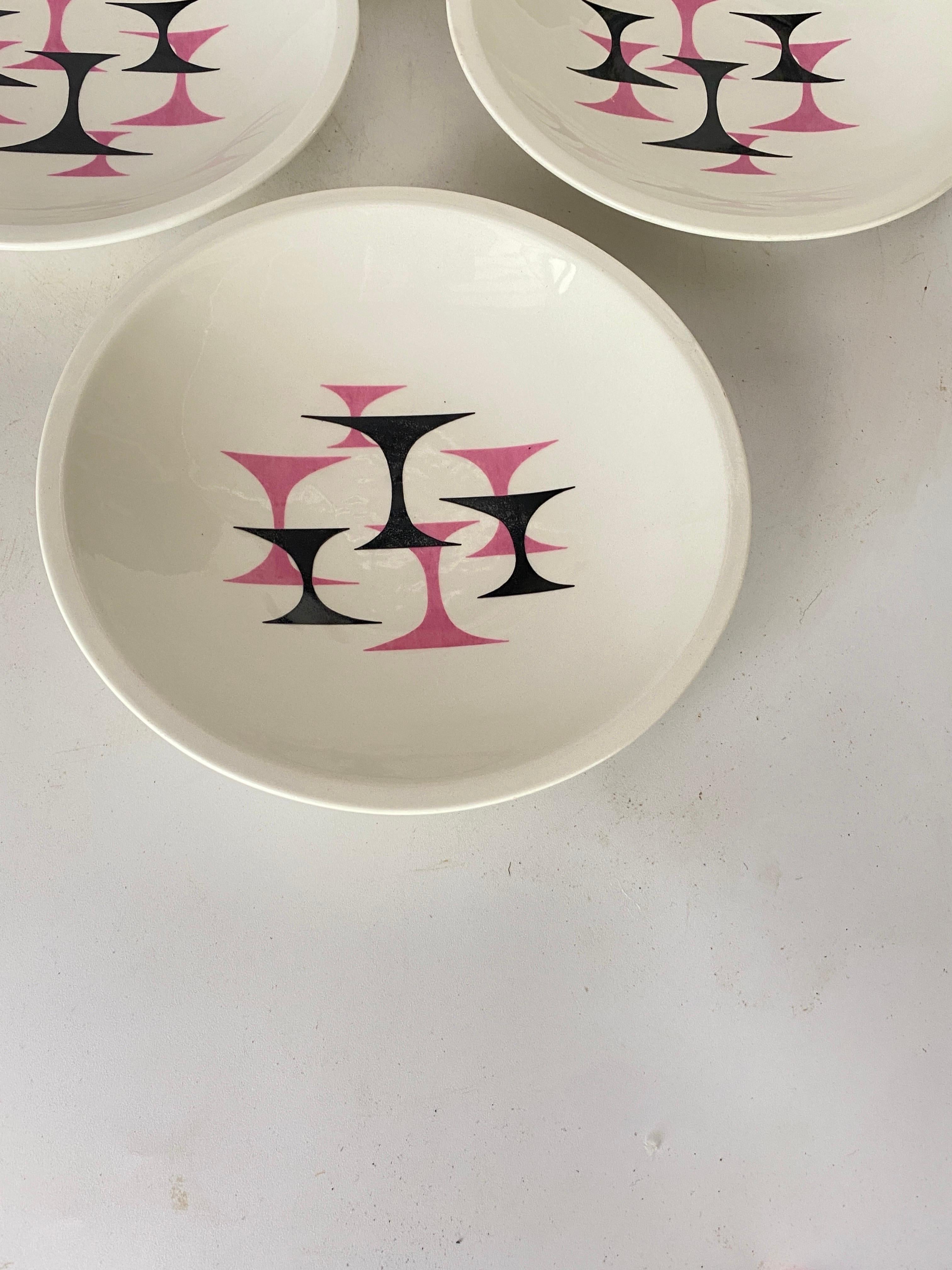 Französische Keramikteller des 20. Jahrhunderts, modernistisches Deko-Set mit geometrischem Muster, 4er im Angebot 1