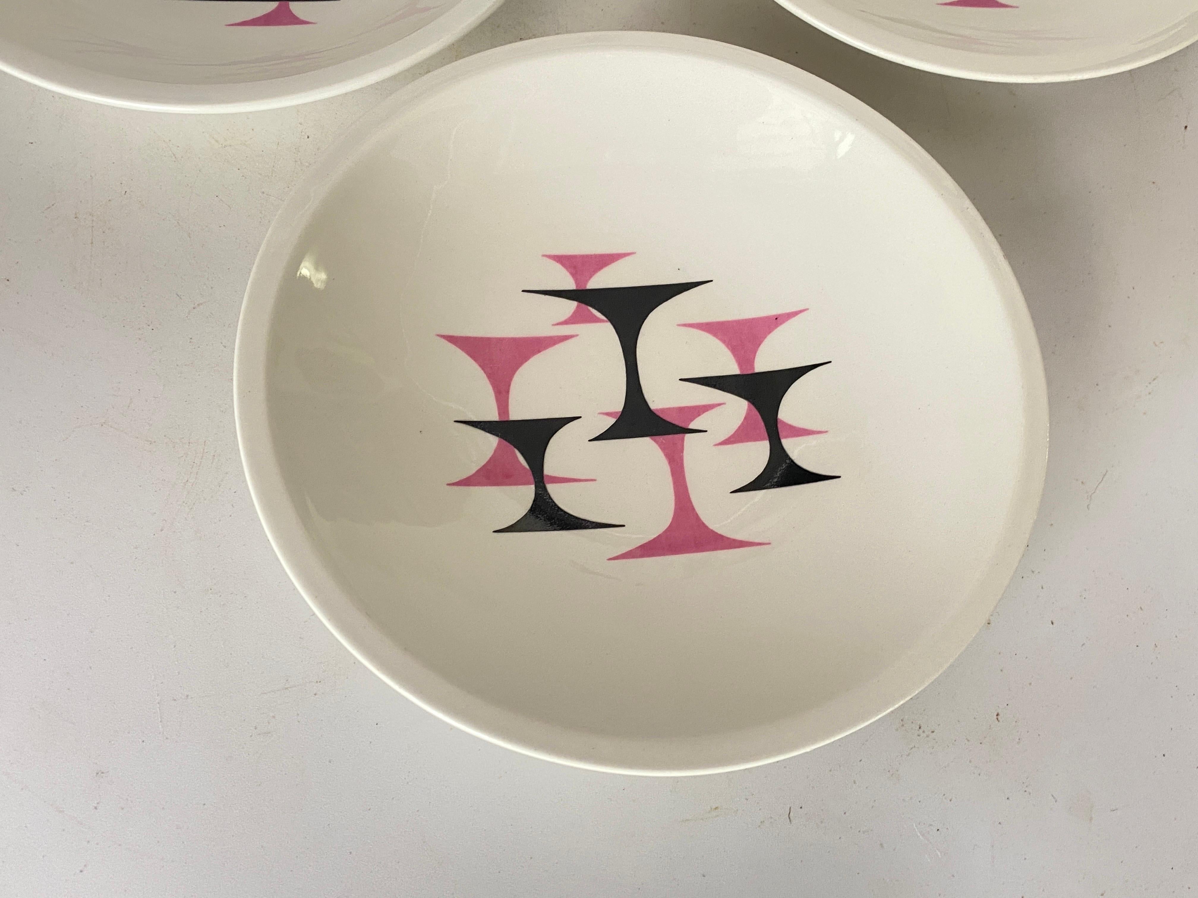 Platos de cerámica francesa modernista del siglo XX Decoración con motivos geométricos Juego de 4 Cerámico en venta