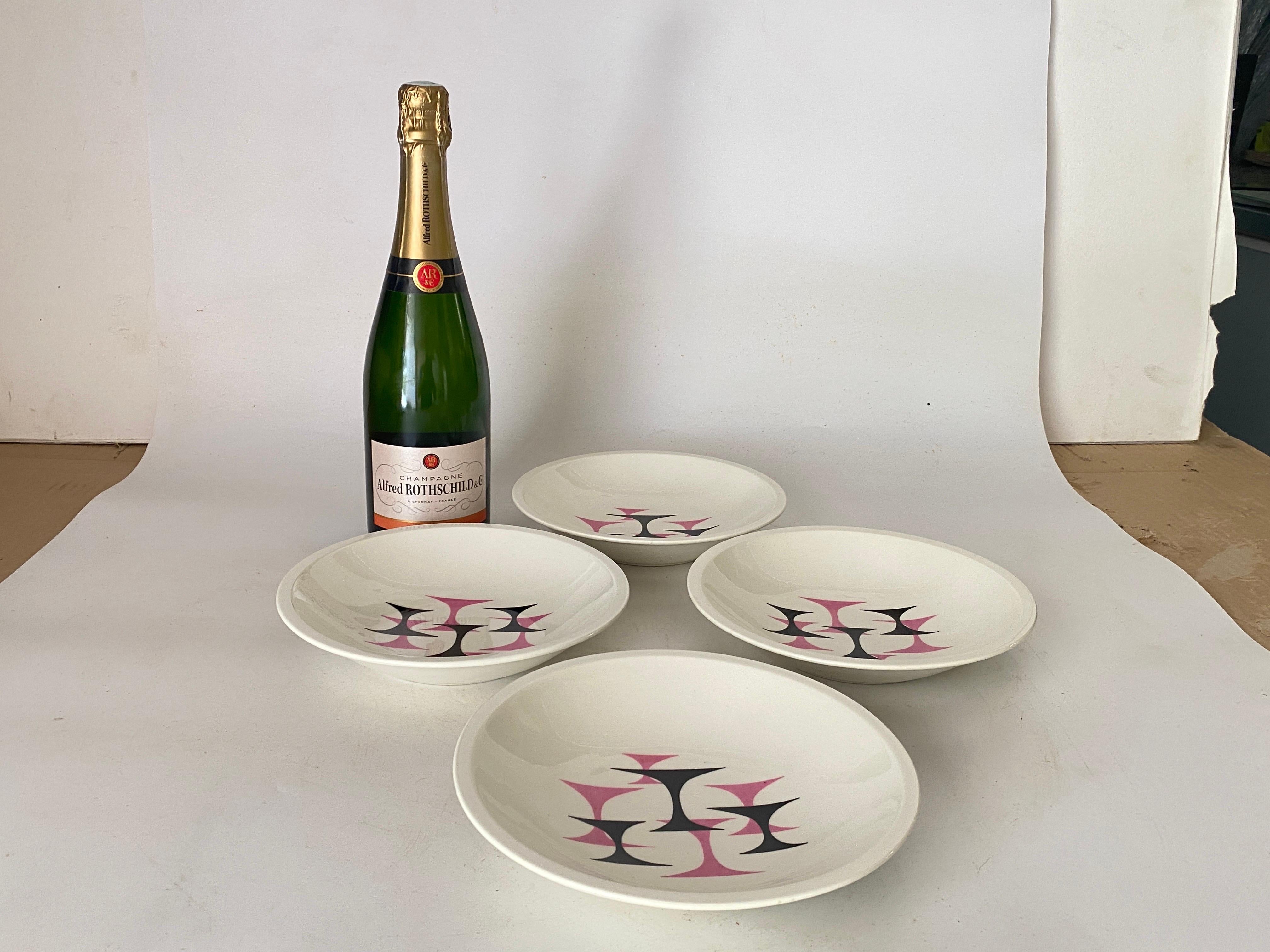 Platos de cerámica francesa modernista del siglo XX Decoración con motivos geométricos Juego de 4 en venta 1