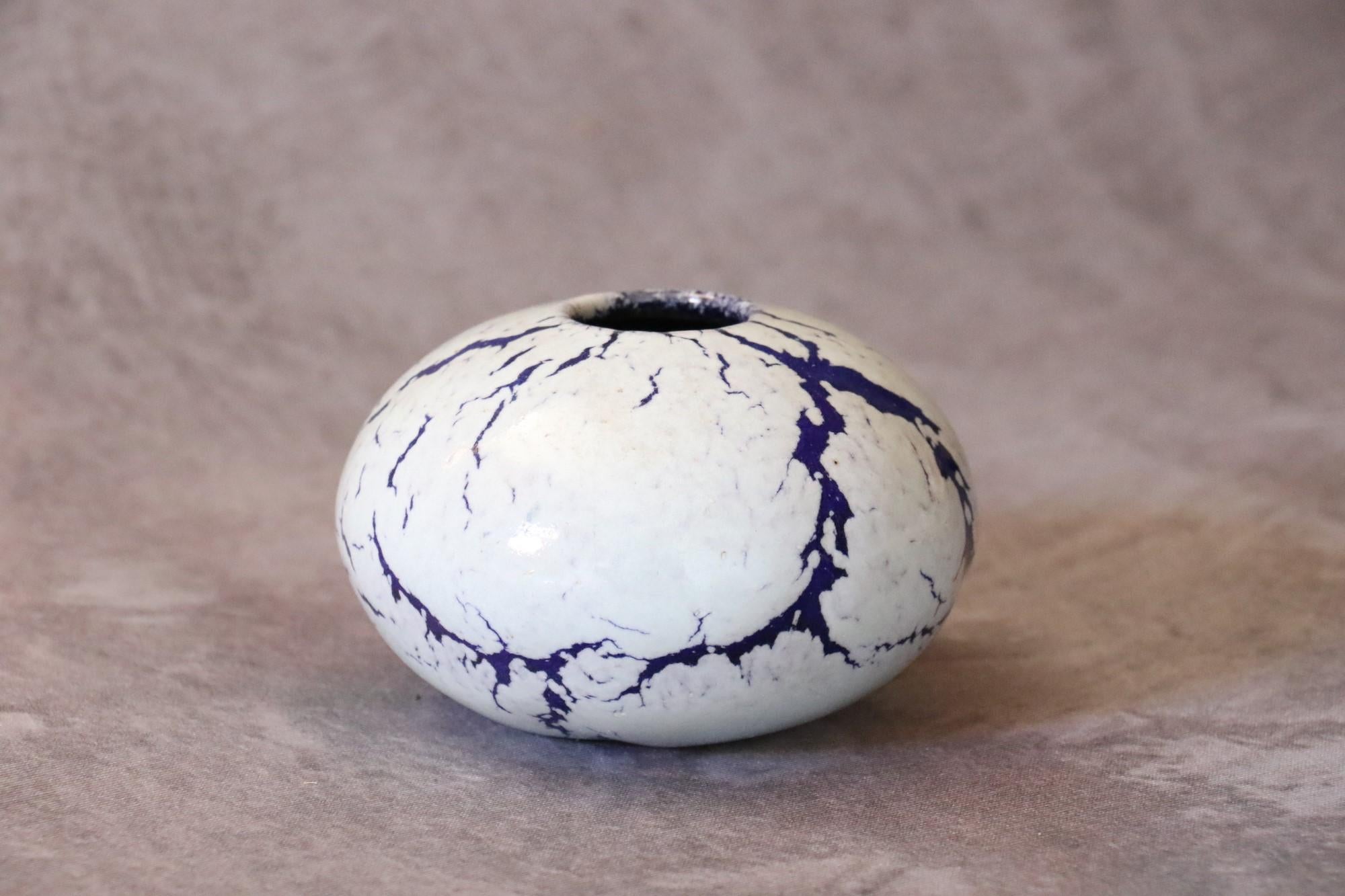 French Ceramic Purple and White Ball Vase by Marc Uzan, circa 2000 In Excellent Condition For Sale In Camblanes et Meynac, FR