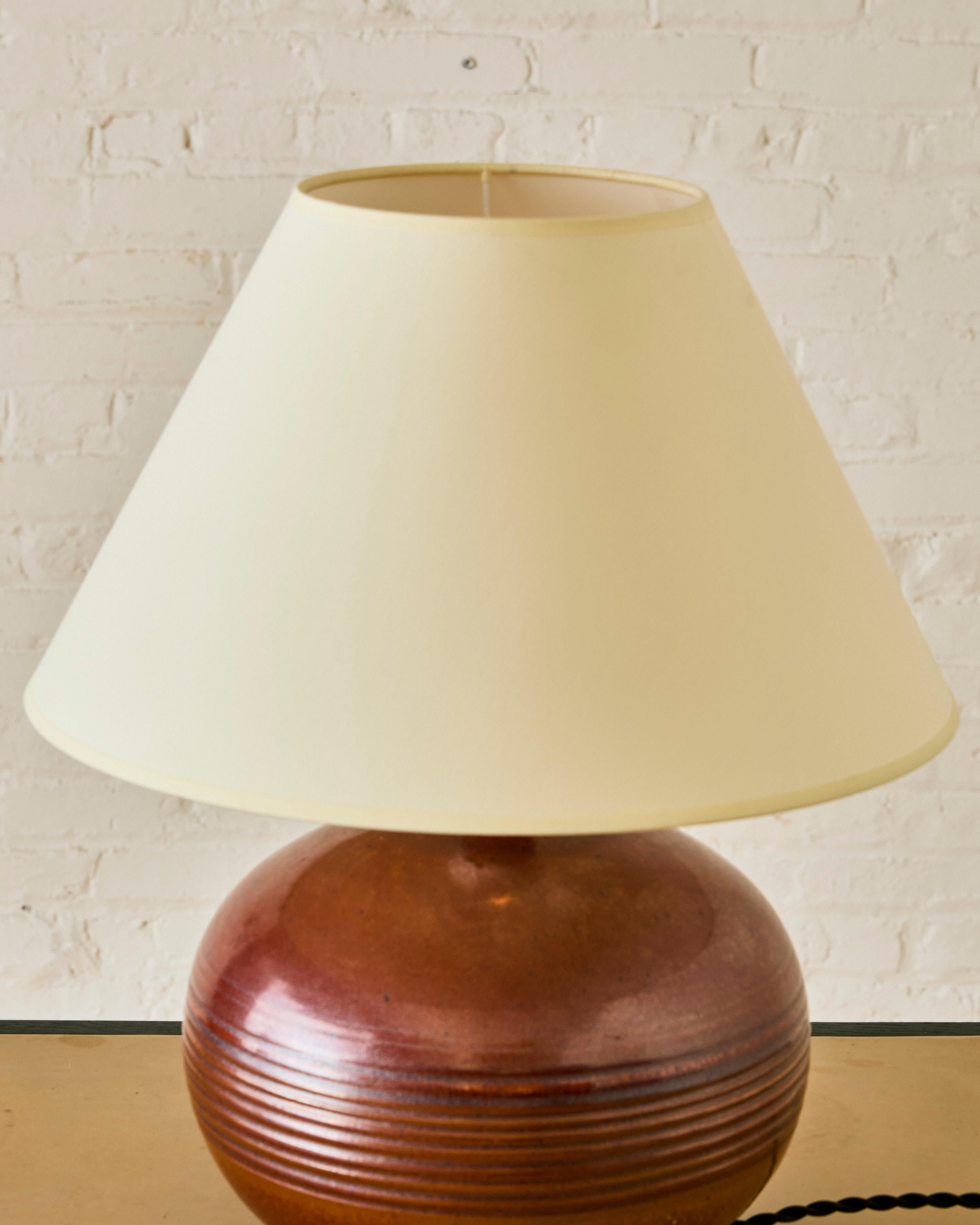 Französische runde Keramik-Tischlampe, ca. 1960er Jahre im Zustand „Gut“ im Angebot in Long Island City, NY