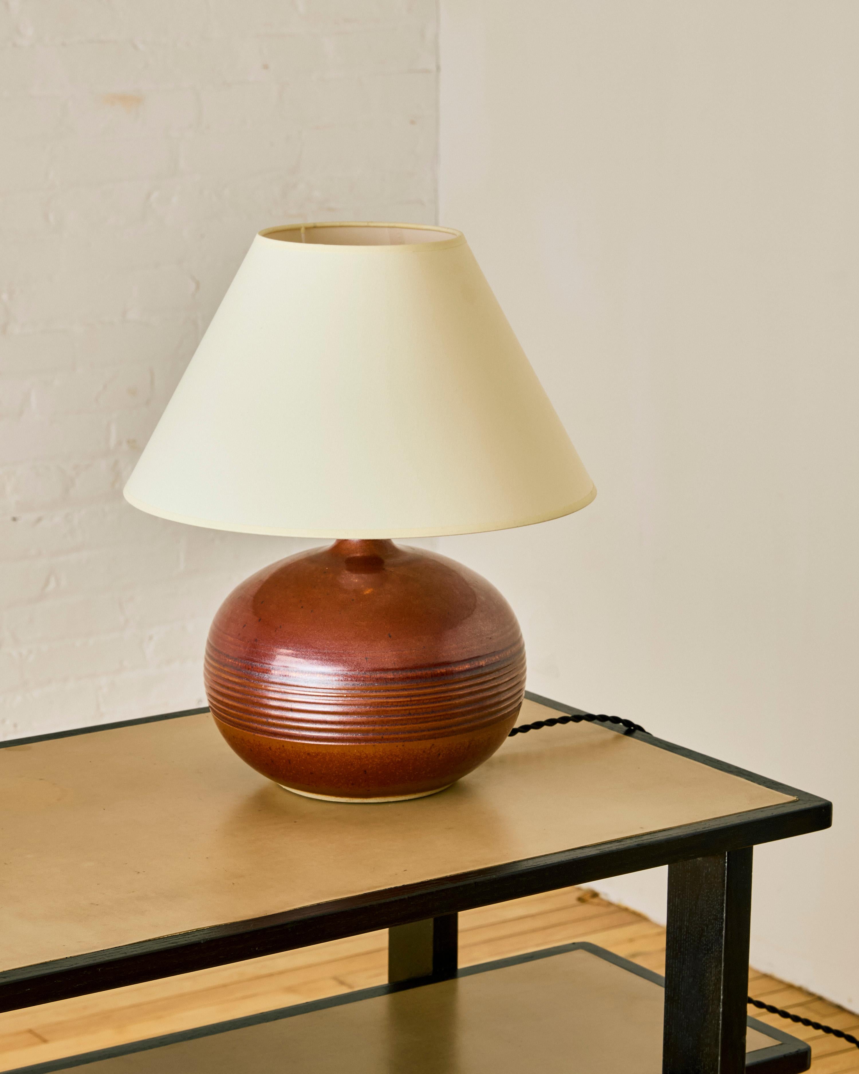 Französische runde Keramik-Tischlampe, ca. 1960er Jahre im Angebot 3