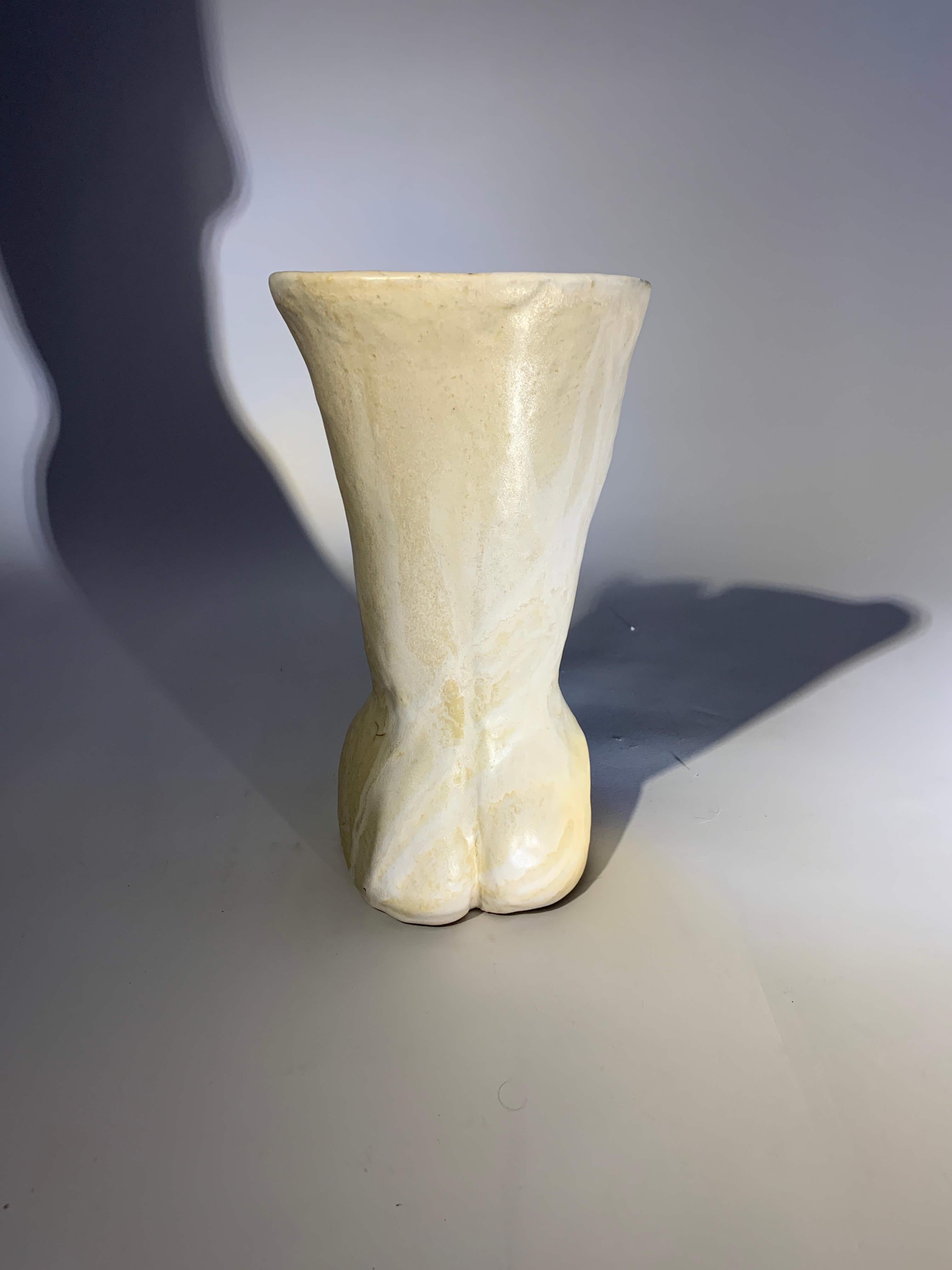 French ceramic sculpture vase In Good Condition For Sale In L’ISLE-SUR-LA-SORGUE, FR