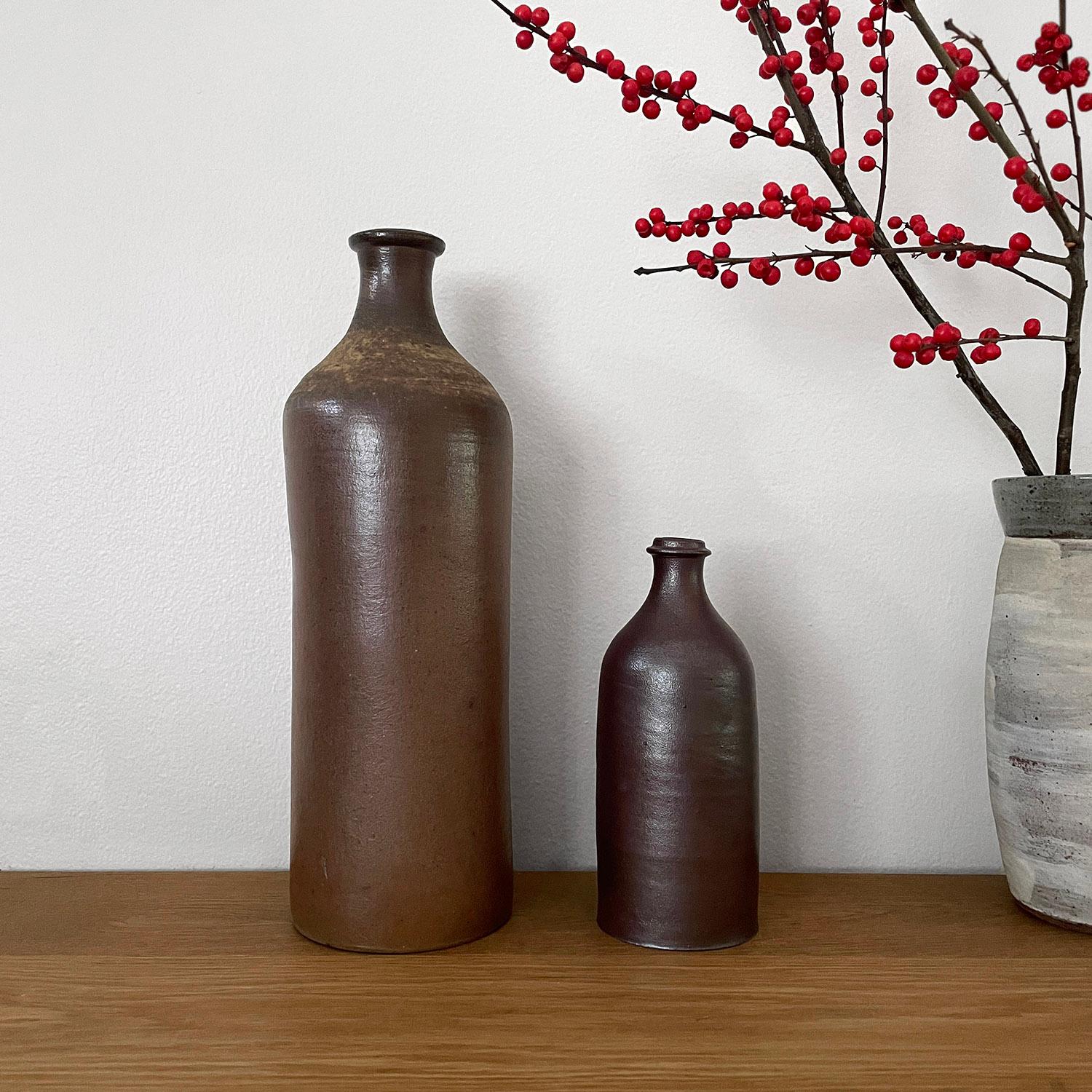 Französische Keramik-Steinzeug-Flaschenvase (Steingut) im Angebot