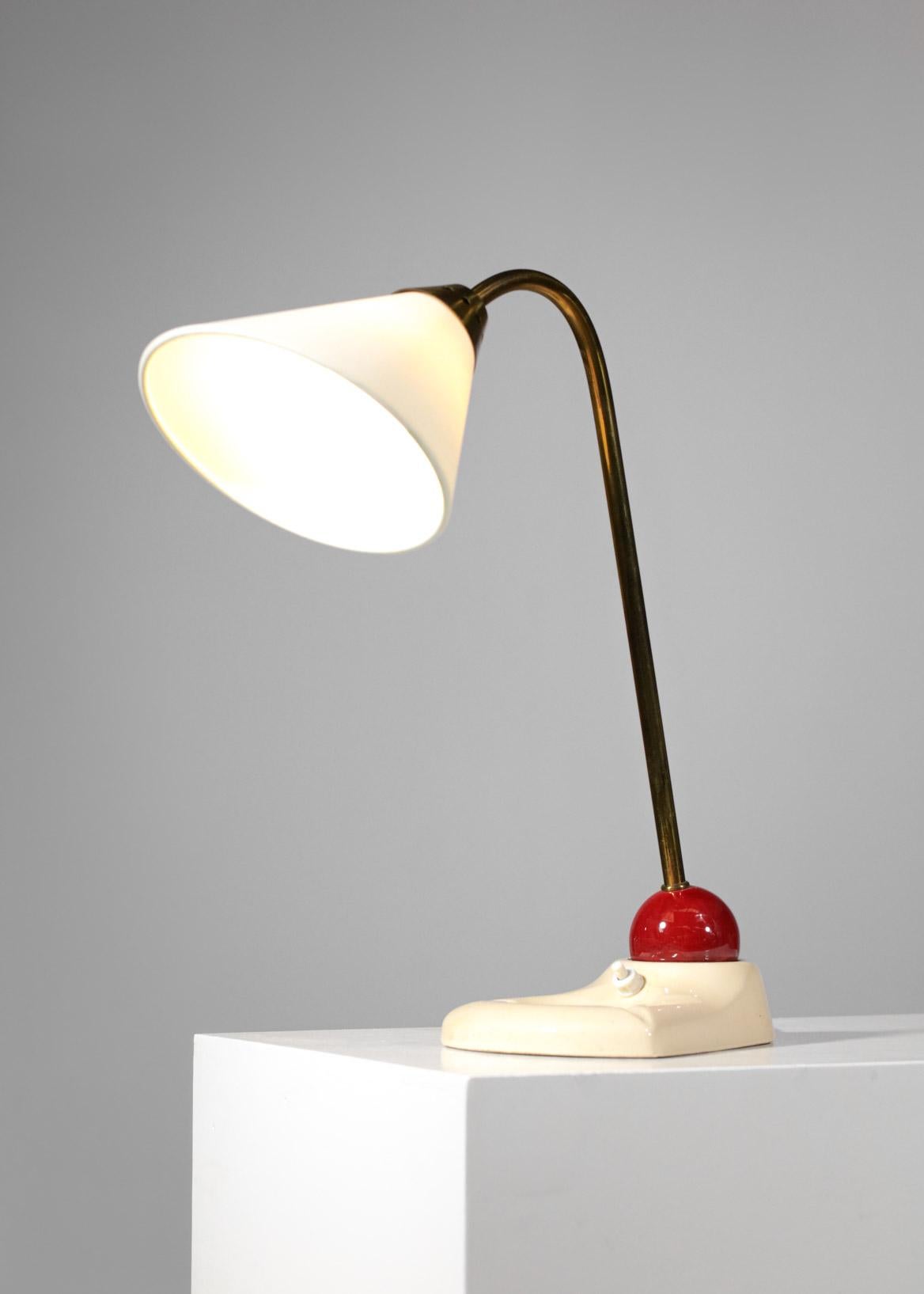 Nice French desk lamp from the 60's. Beige and red glazed ceramic base and ball, solid brass arm and fabric shade. Very nice vintage condition, nice patina on the brass (see pictures). Recommended LED bulb type B22.