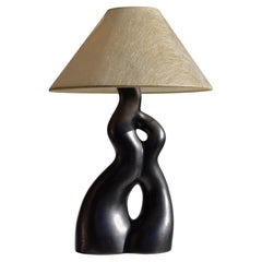 Lampada da tavolo in ceramica francese, smaltata nera, forma organica, design degli anni ’50