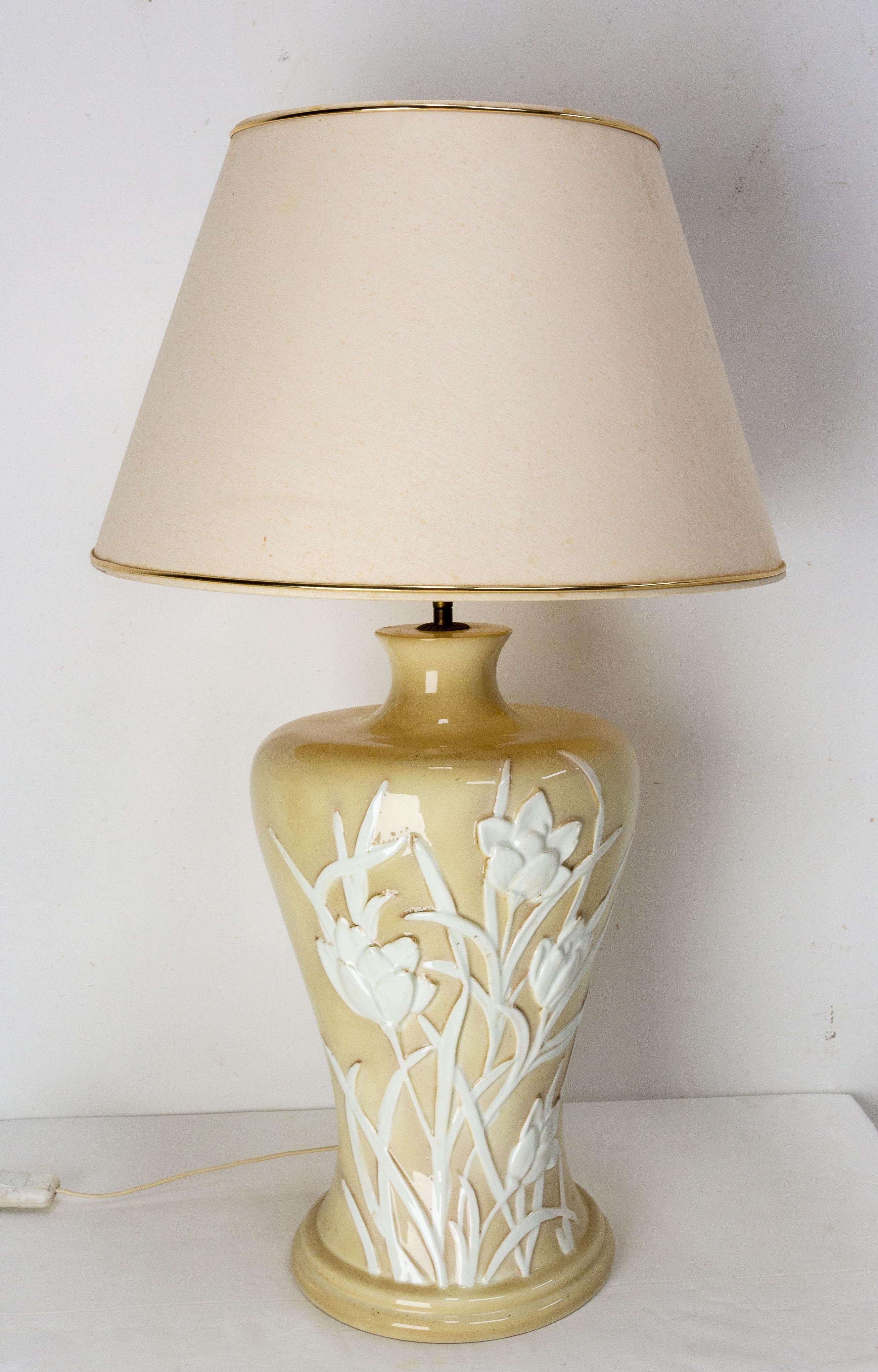 Mid-Century Modern French Ceramic Table Lamp with Flowers, Mid-Century For Sale