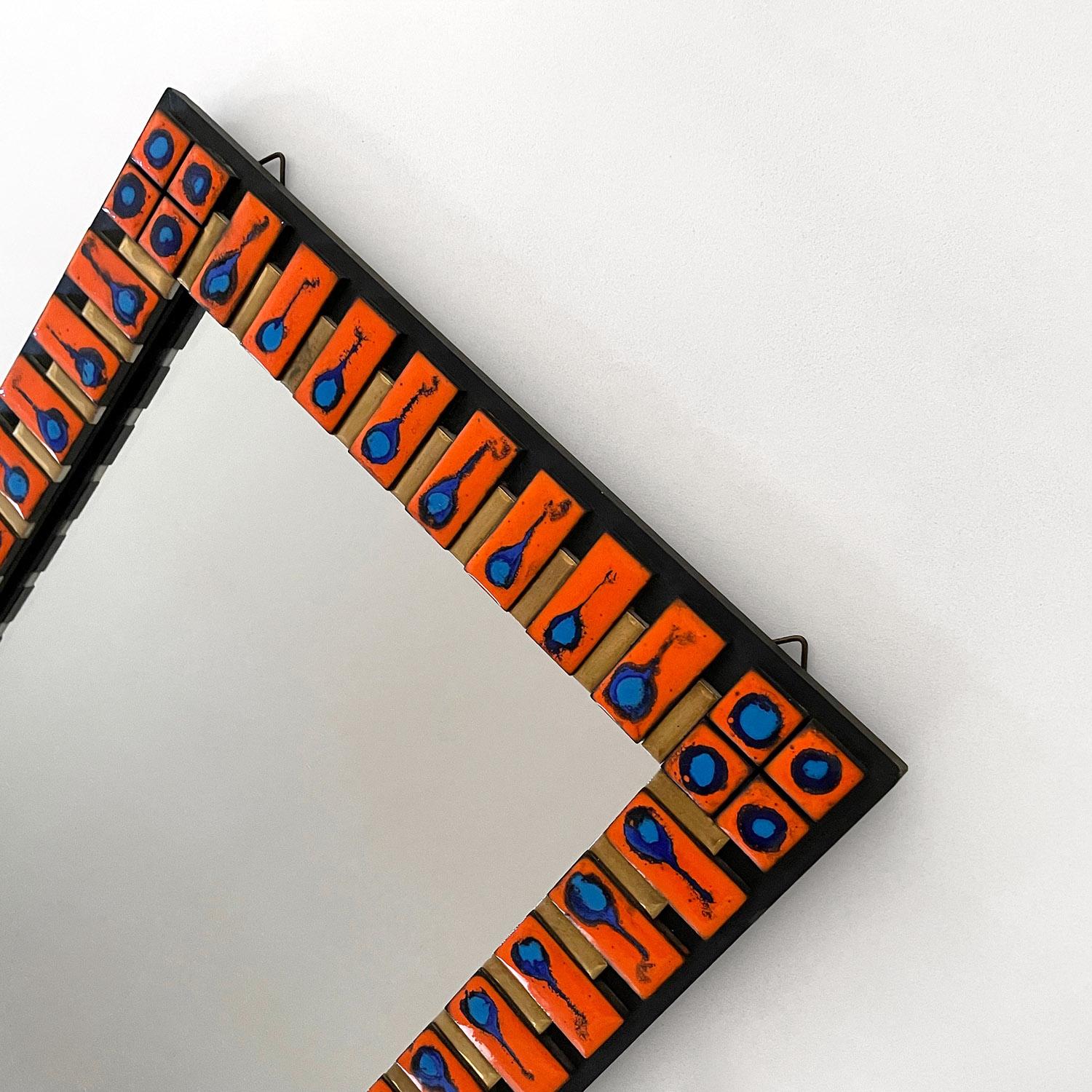 Milieu du XXe siècle Miroir mural en céramique dans le style de François Lembo en vente