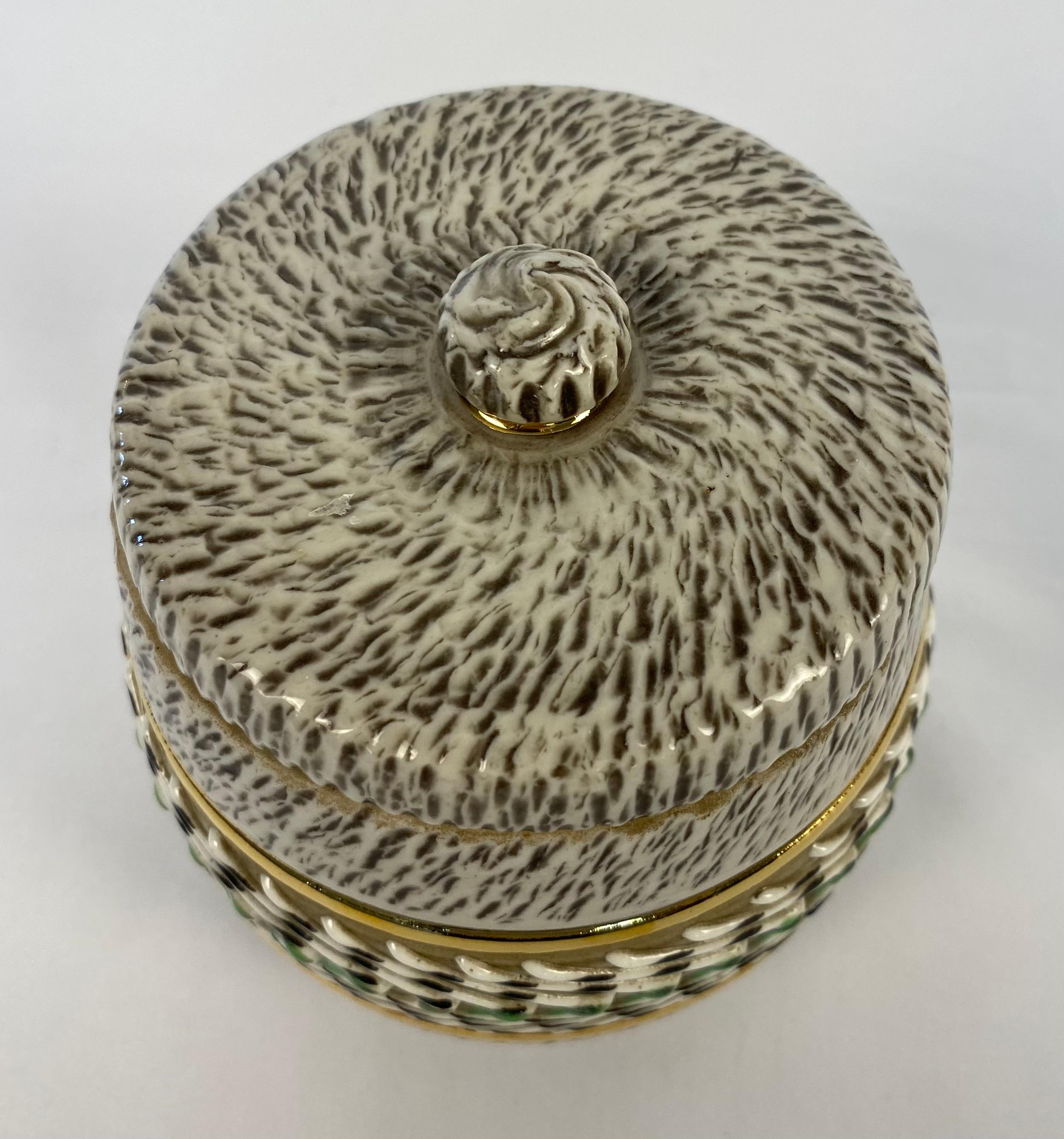 Französischer Keramik-Tabak- oder Keramik-Schmuckkästchen mit Deckel, signiert Lucien Brisdoux im Angebot 1