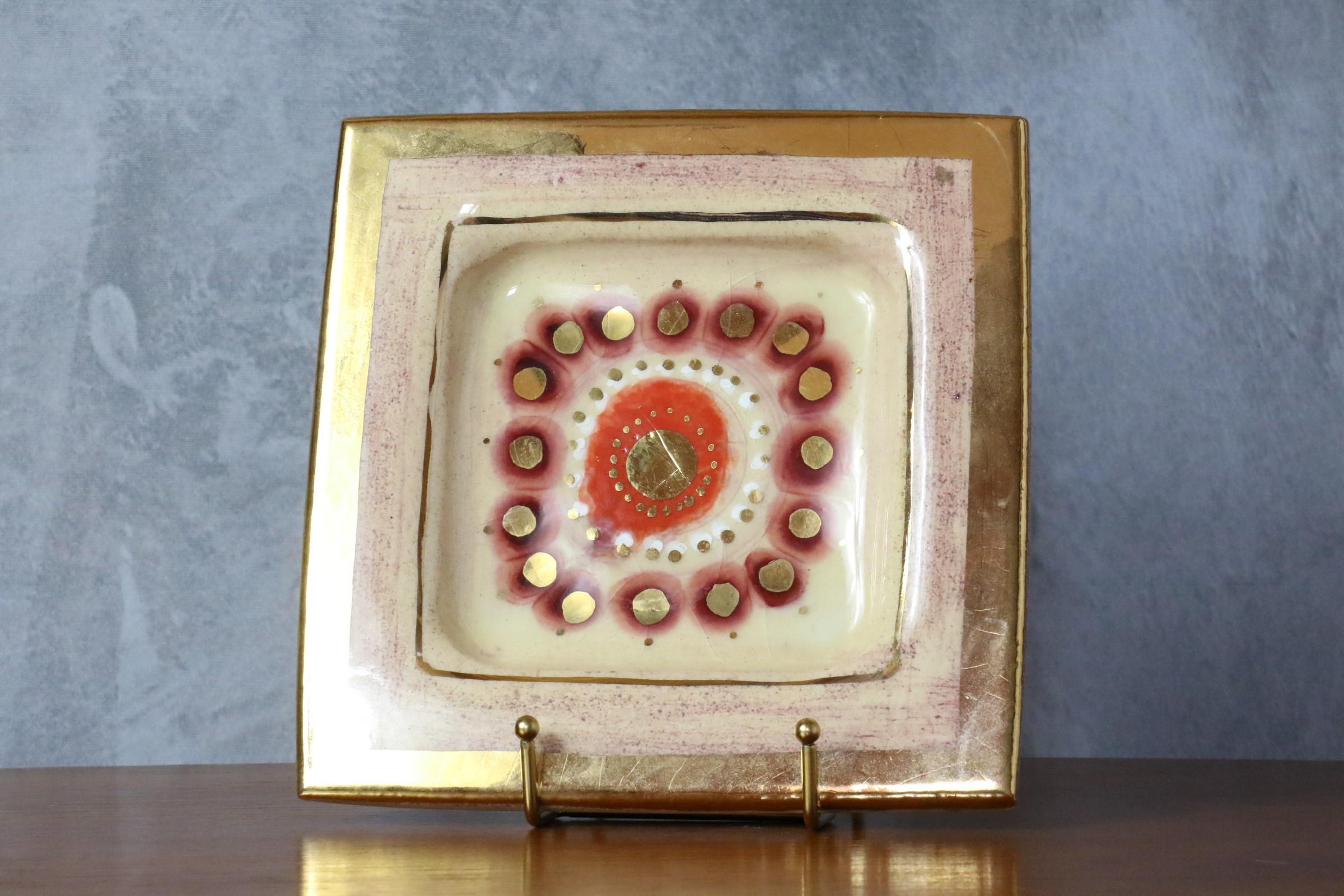 French ceramic vide-poche or decorative plate by Georges Pelletier, 1970s

The ceramic proposed here has an attractive design in deep shades of gold and red on a creamy white background with circular patterns. Handmade, it is glazed with a glossy