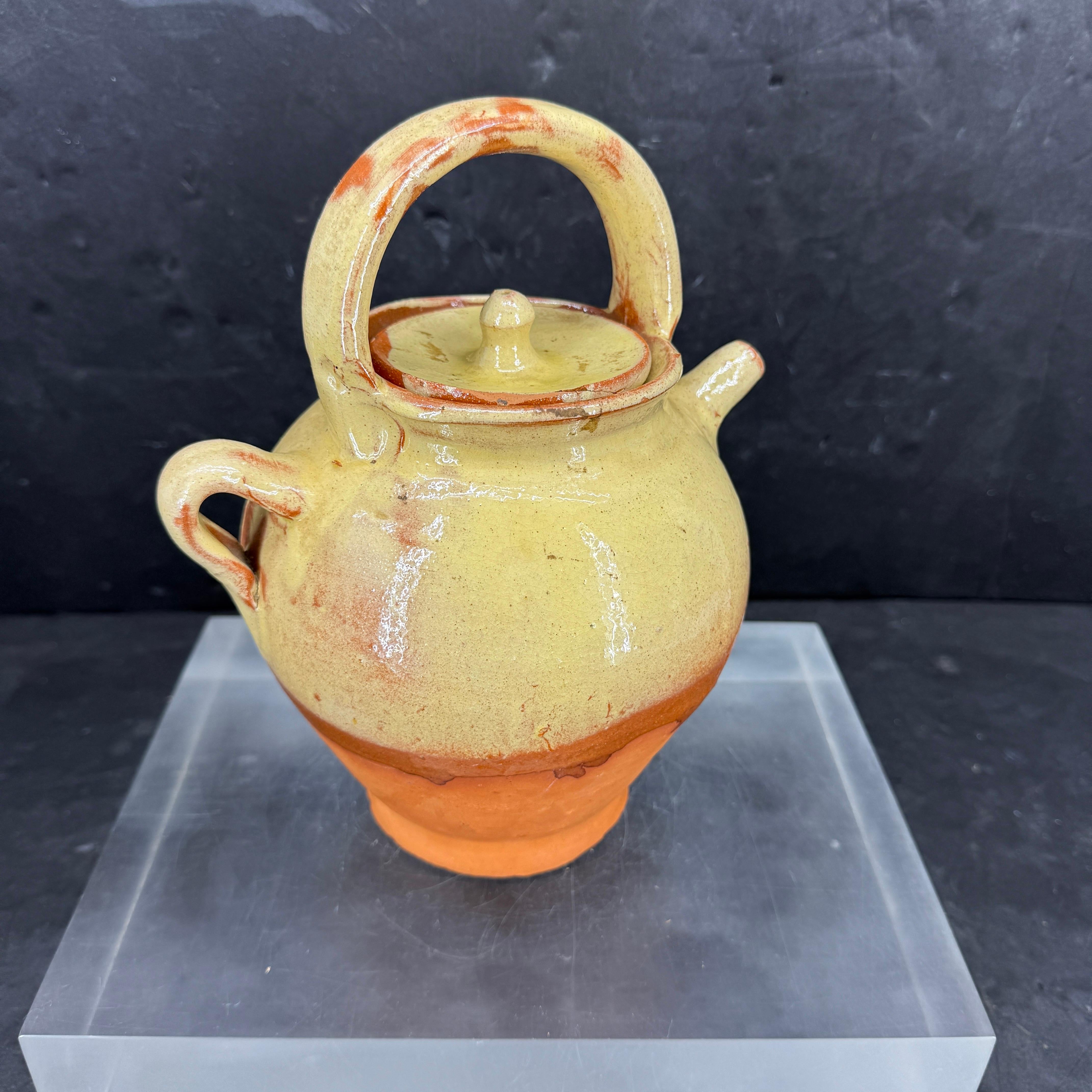 Französischer Keramik-Wasserkrug aus Keramik mit Henkel und Deckel (Französische Provence) im Angebot