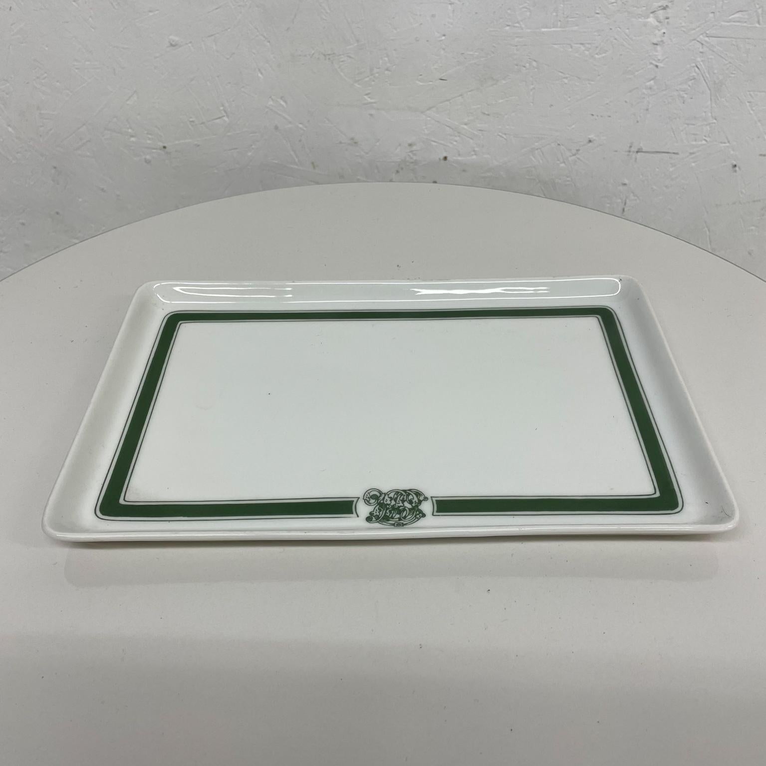 Serving Tray
William Guerin W.G. & Co. Limoges, France
French Ceramic White Serving Tray Modern Classic
Maker stamped
Measures: 12.38 W x 7.88 D x .75 H
Preowned unrestored vintage condition
Review images.







