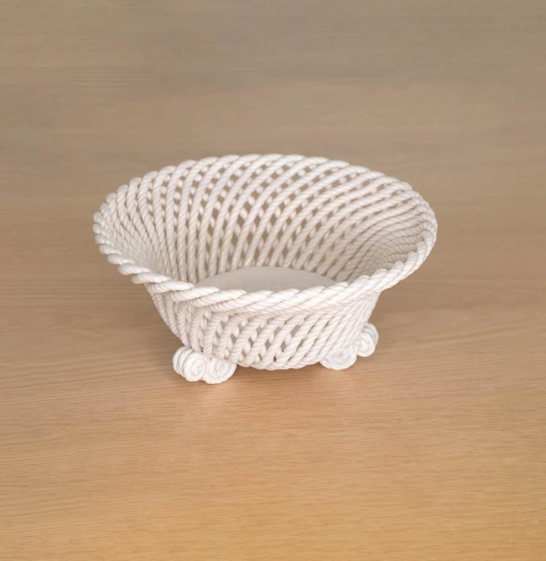 Francese Ciotola francese in ceramica intrecciata
