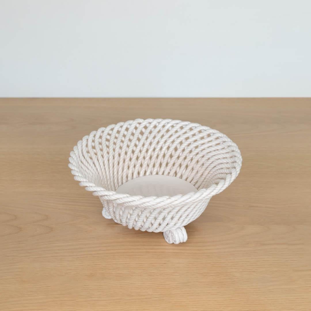 Ciotola francese in ceramica intrecciata In condizioni buone a Los Angeles, CA